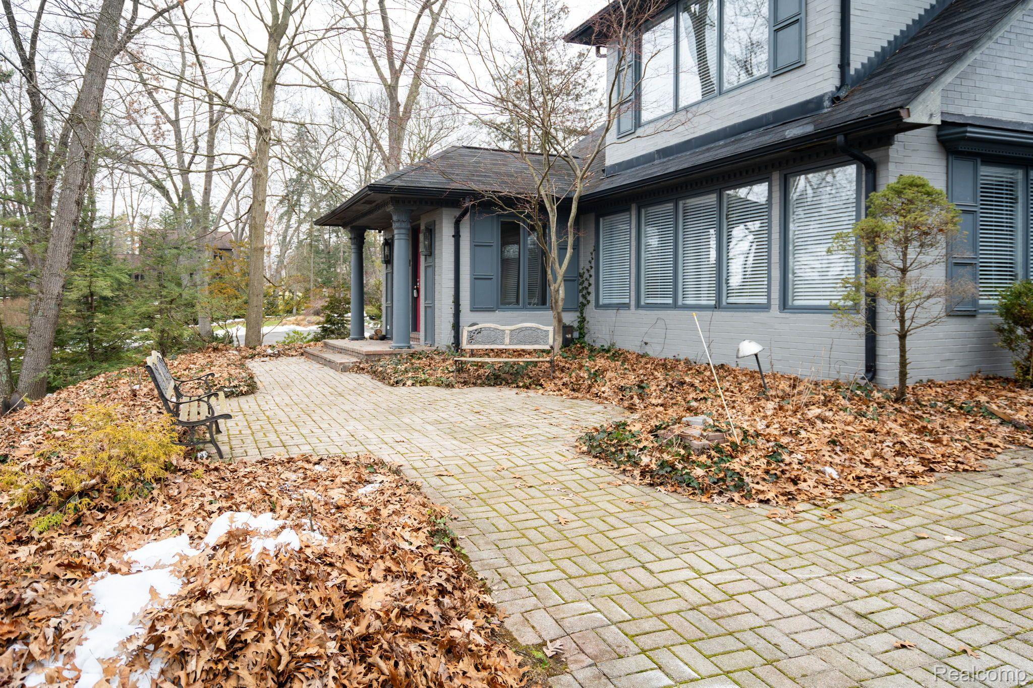 3280 Cairncross Drive