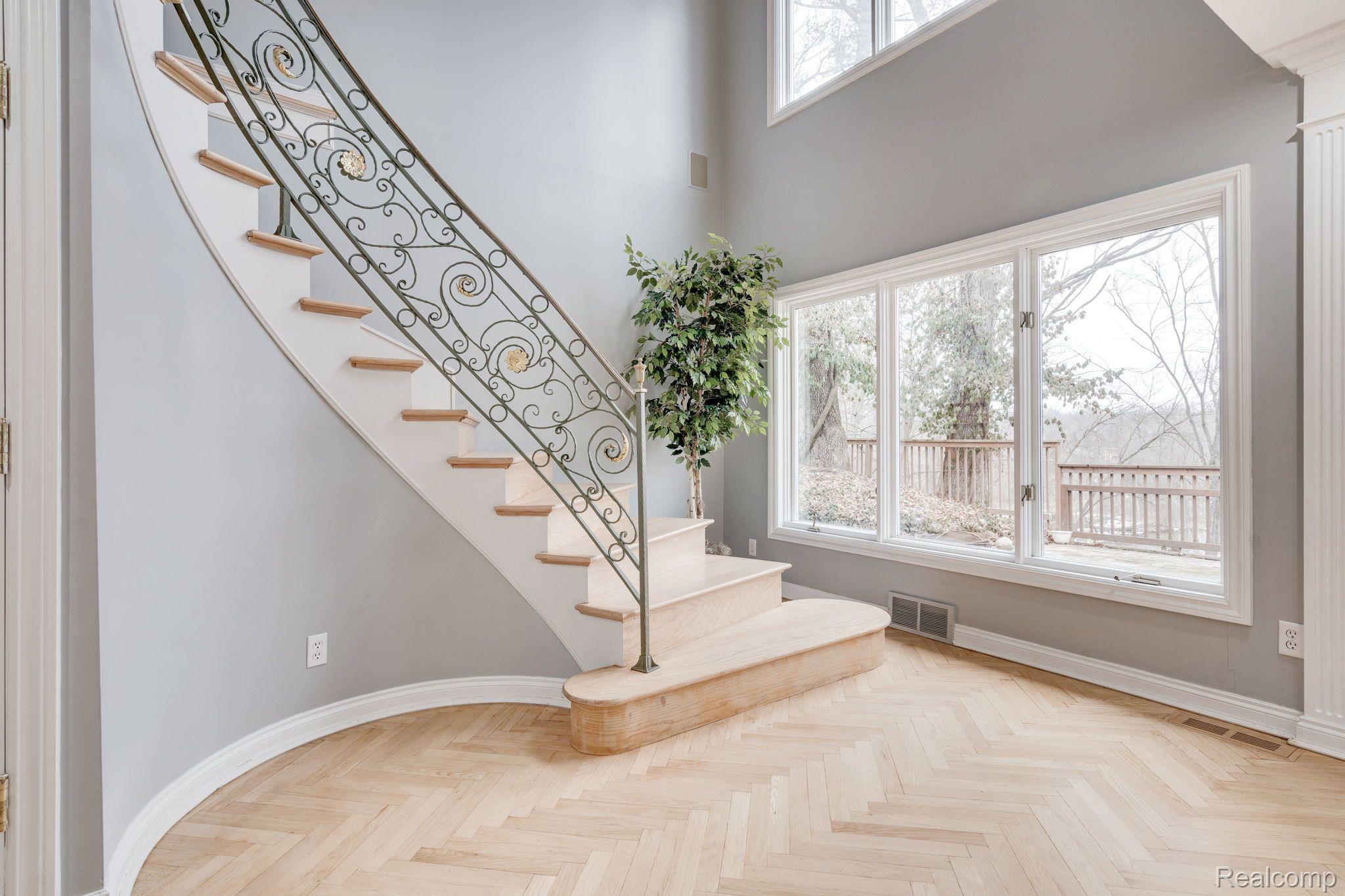 3280 Cairncross Drive