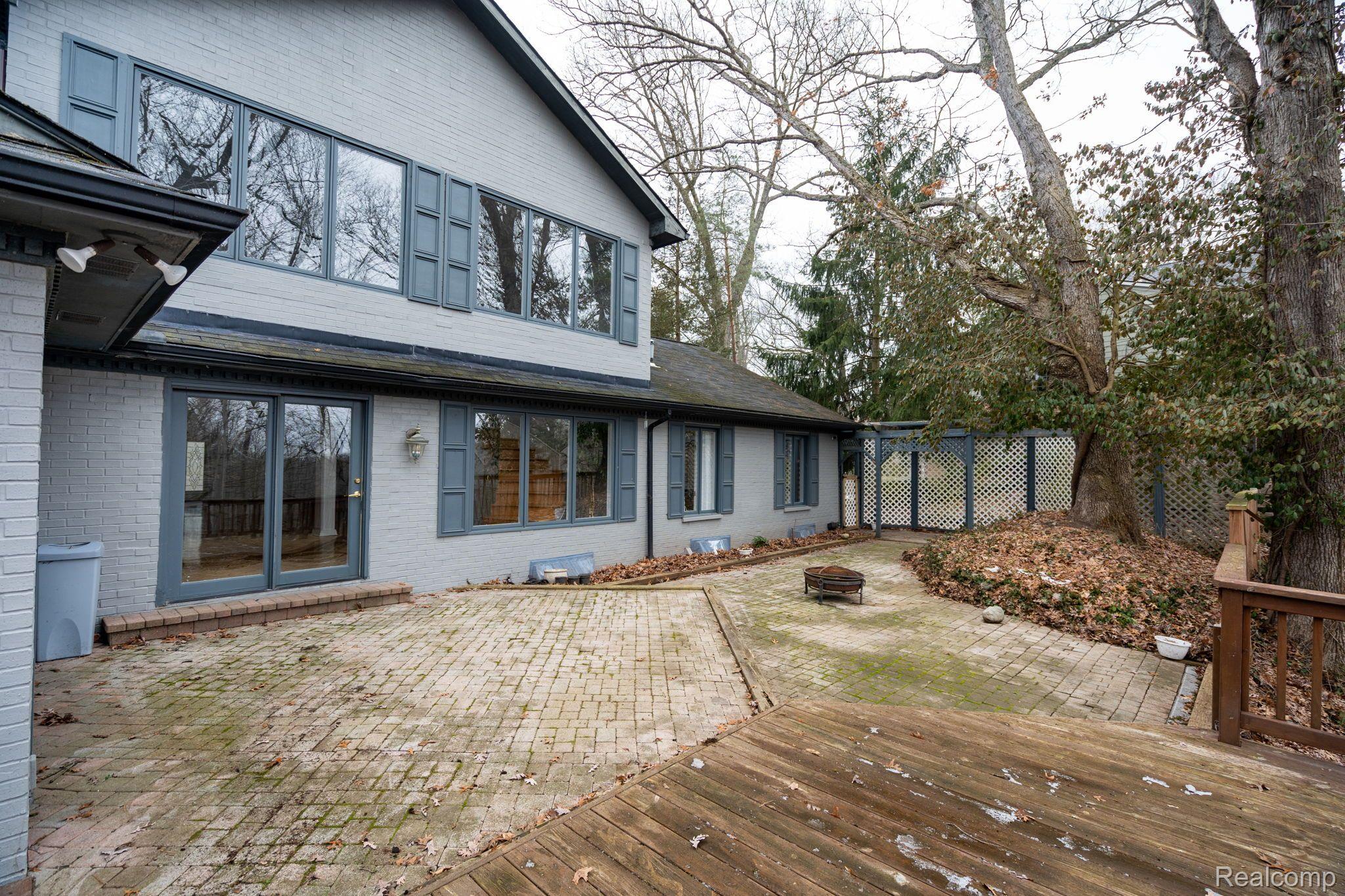 3280 Cairncross Drive