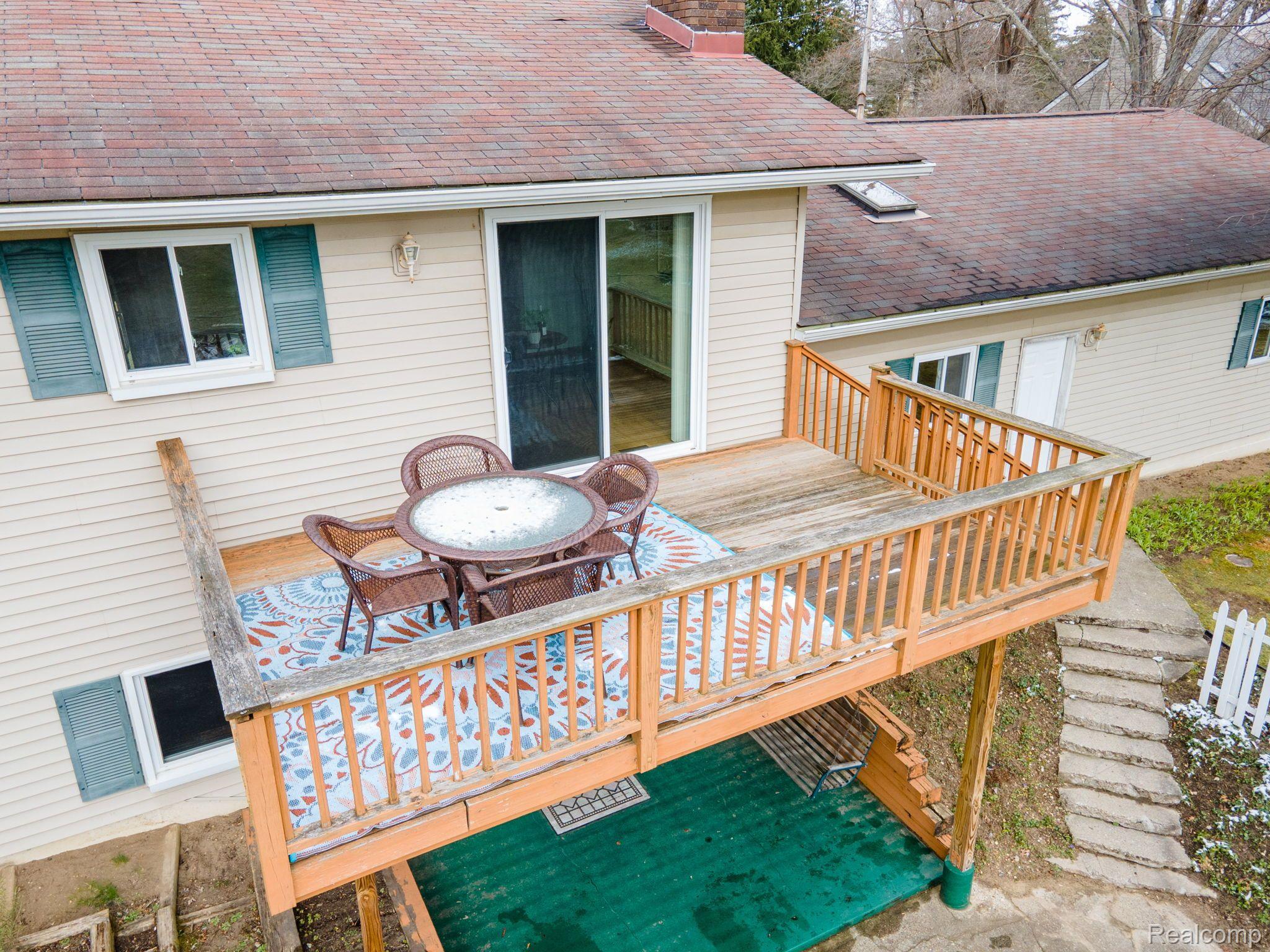 3425 Indianwood Road