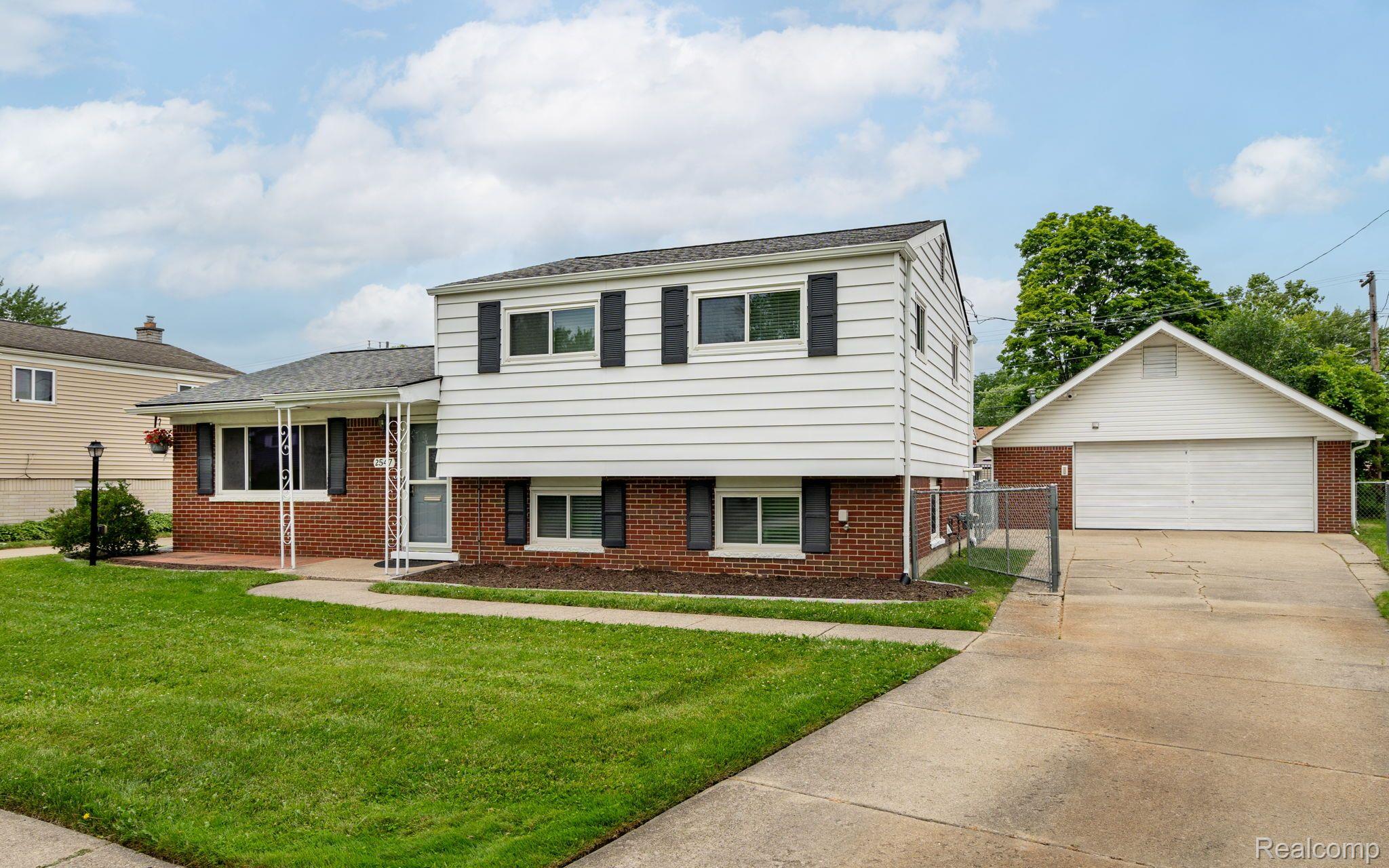 2547 Camel Drive