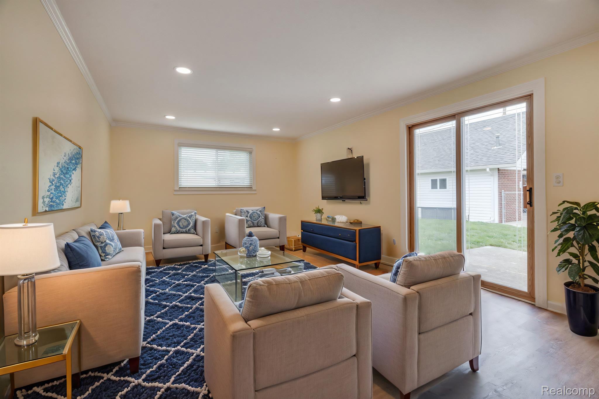 2547 Camel Drive