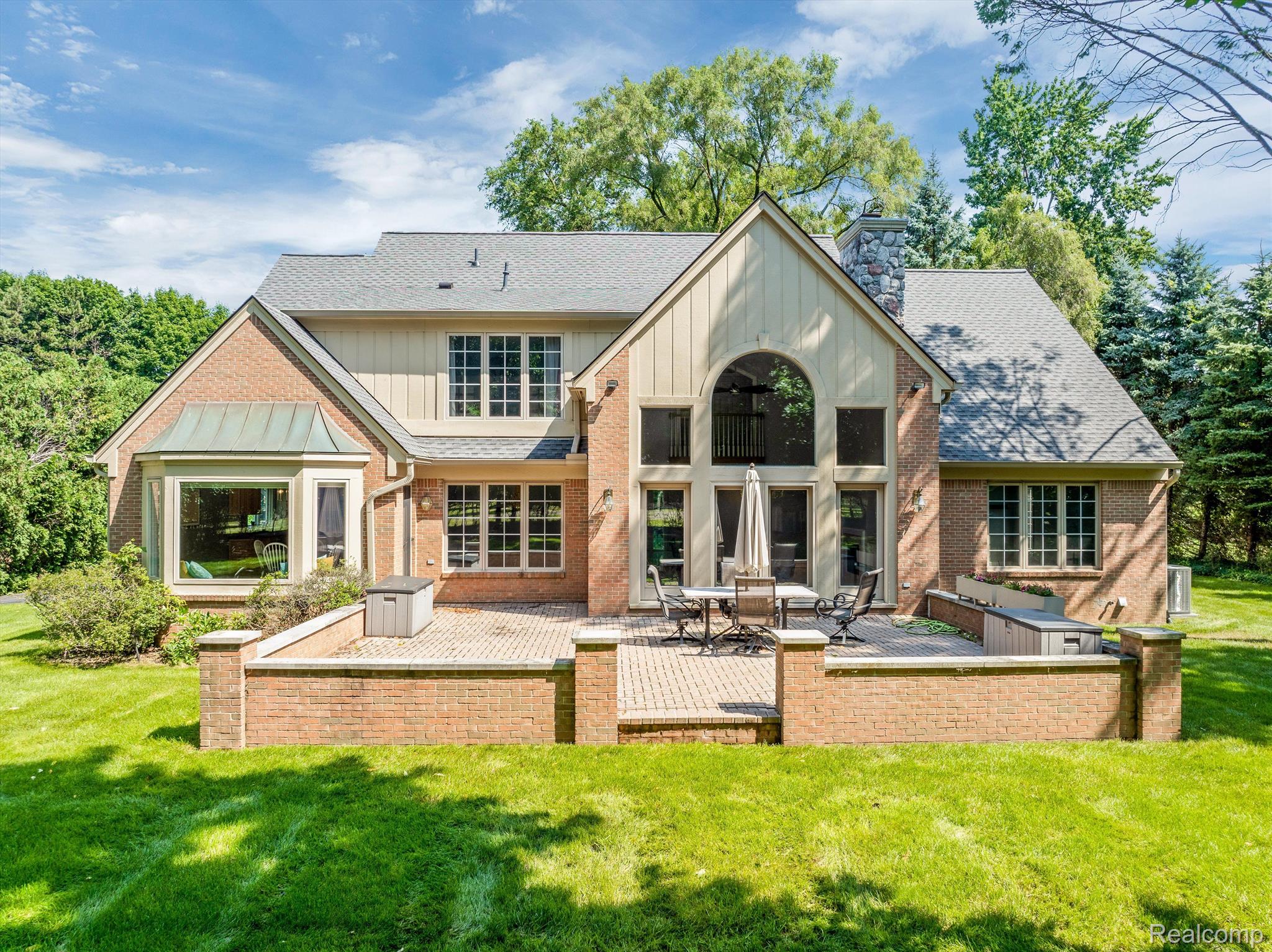 2833 Arlund Way