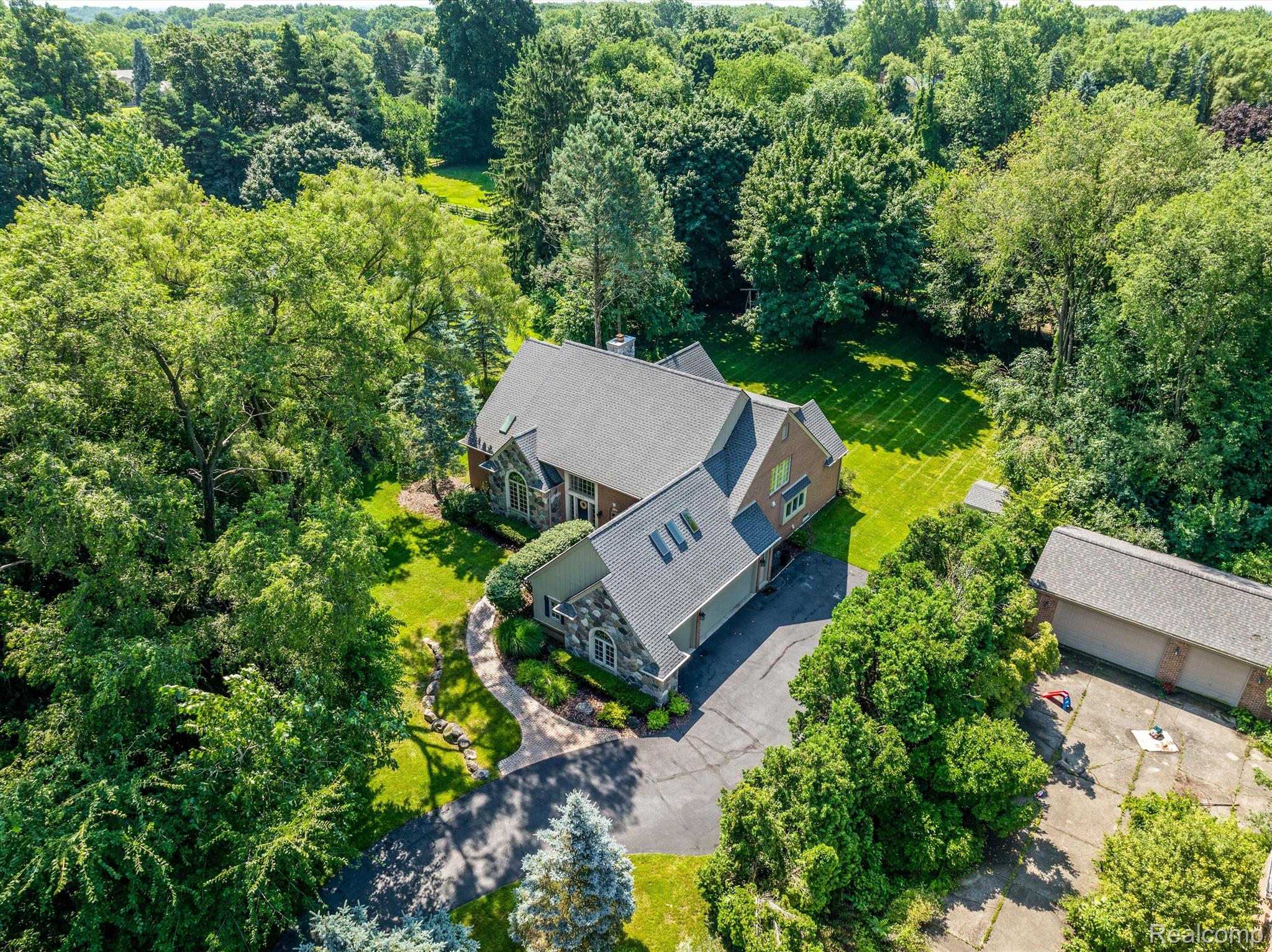 2833 Arlund Way
