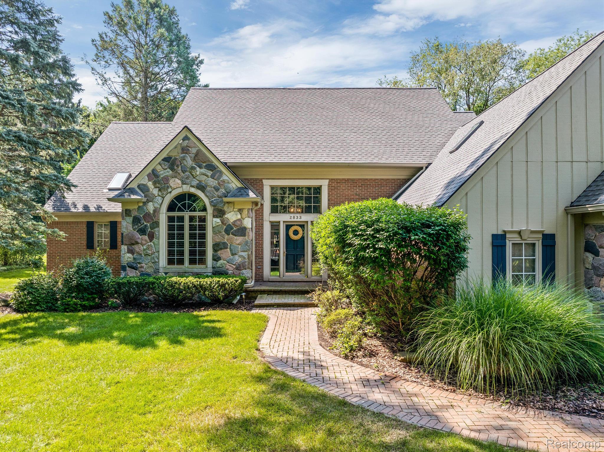 2833 Arlund Way