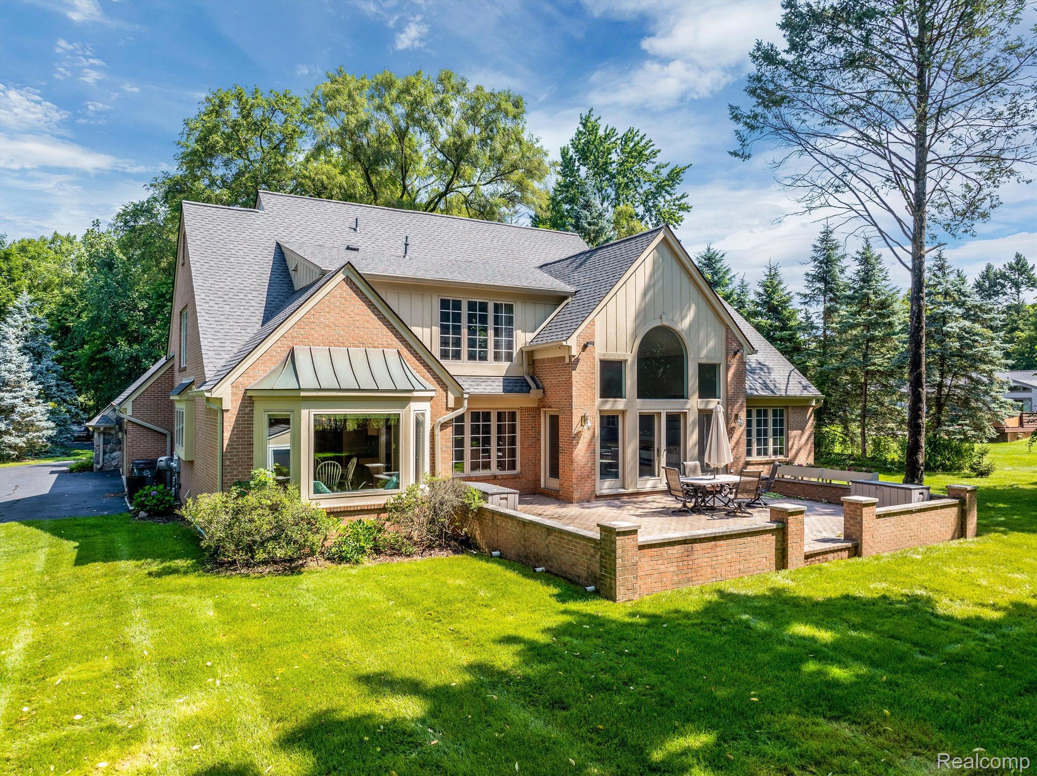 2833 Arlund Way