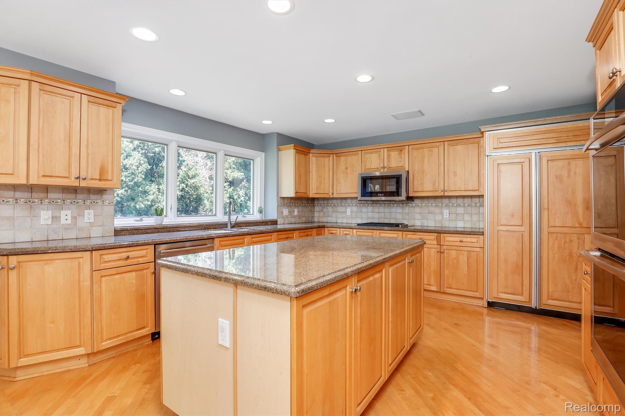 2833 Arlund Way