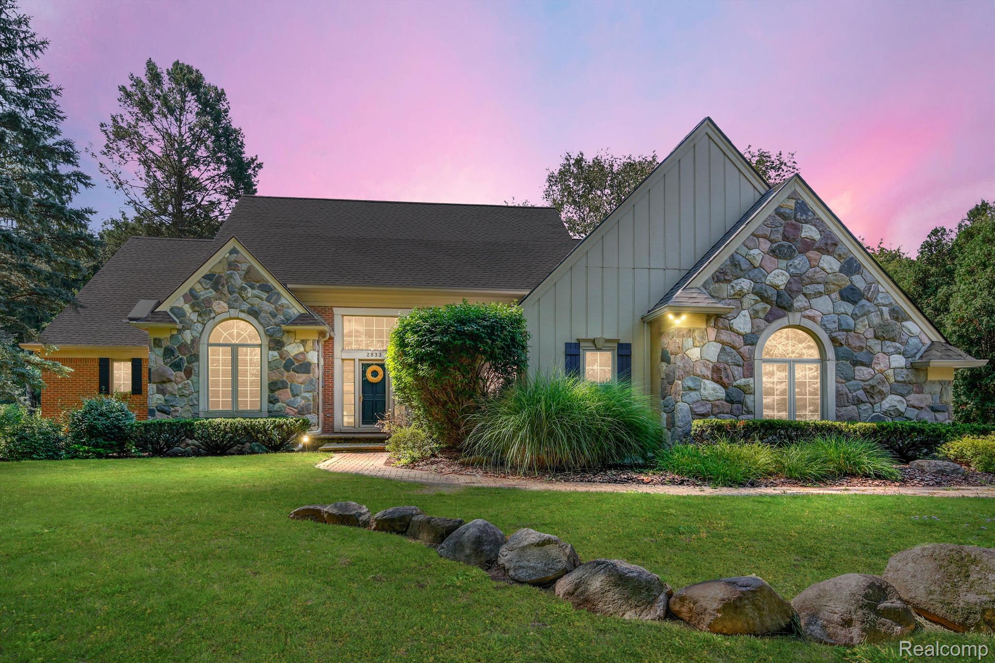 2833 Arlund Way