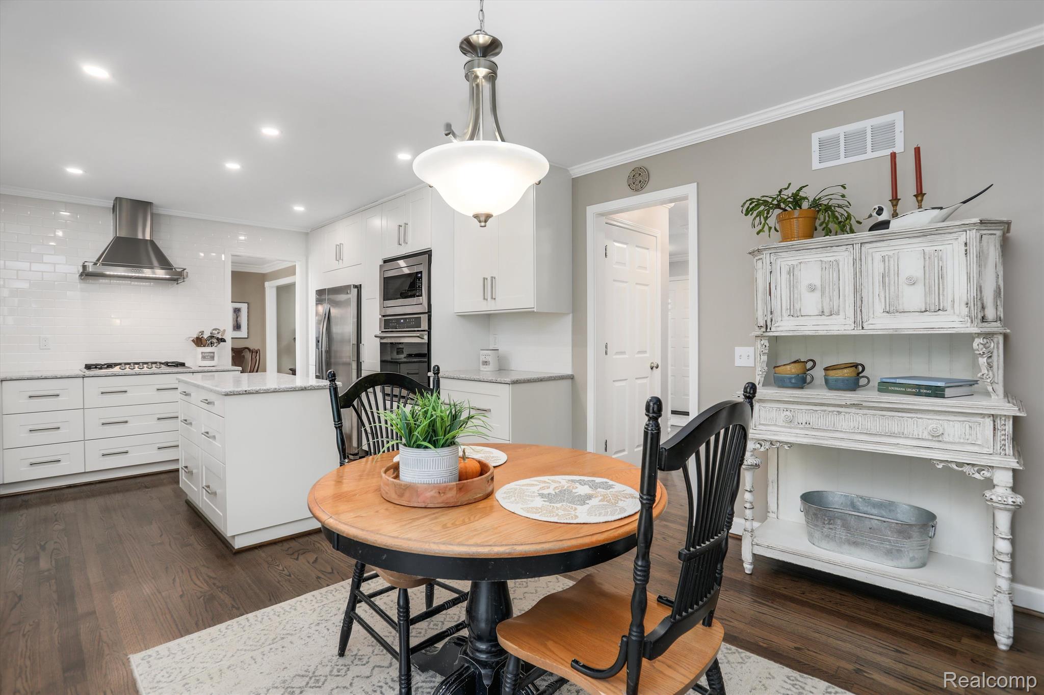 2289 Huntington Drive