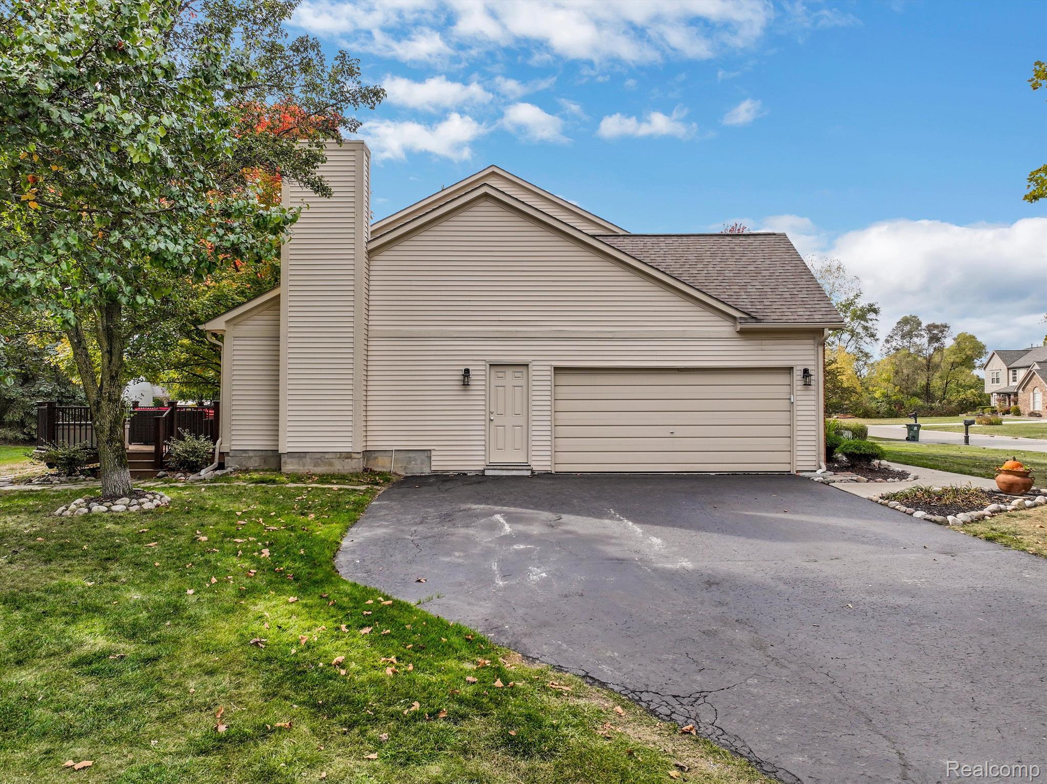 2289 Huntington Drive