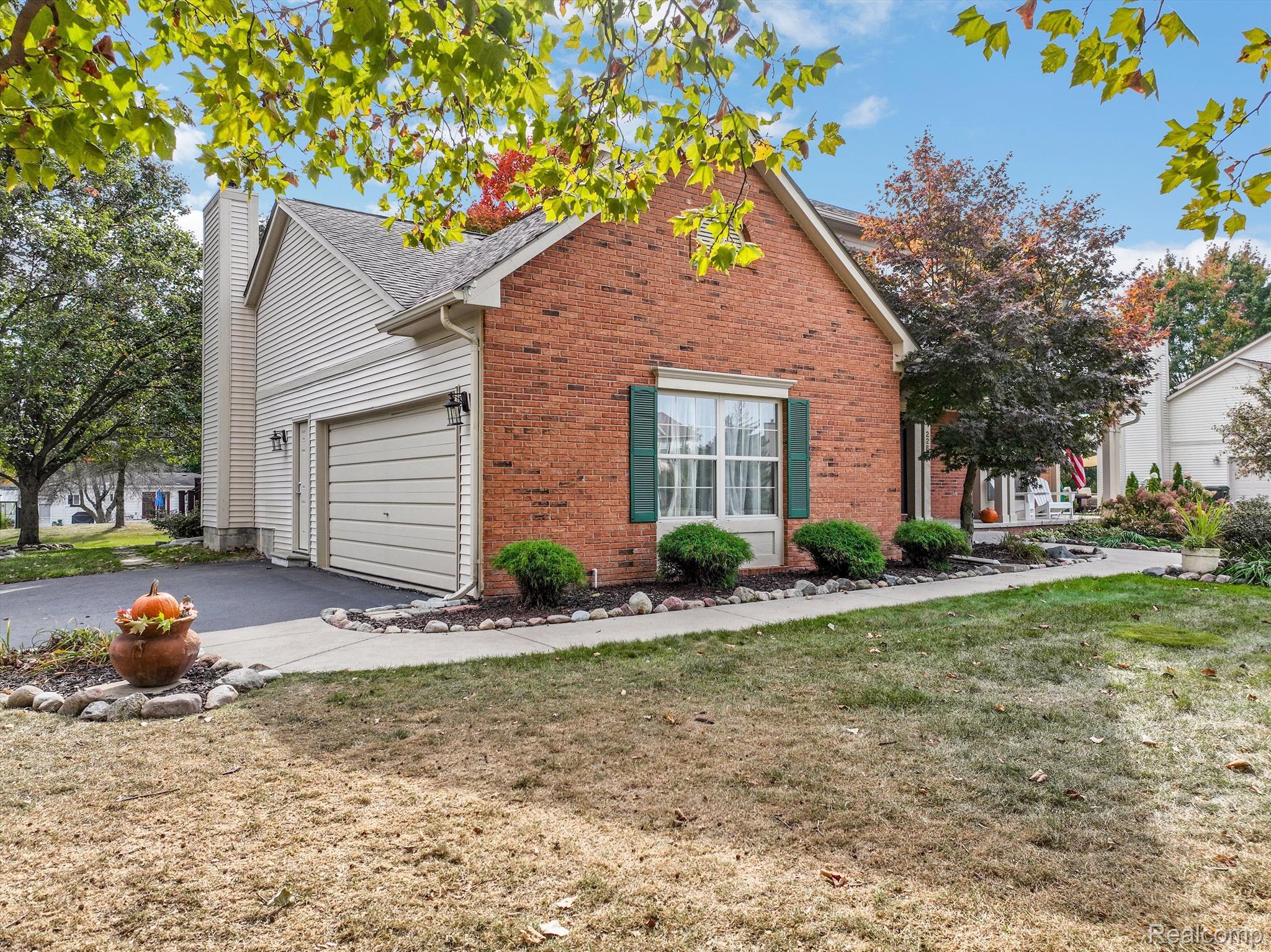 2289 Huntington Drive