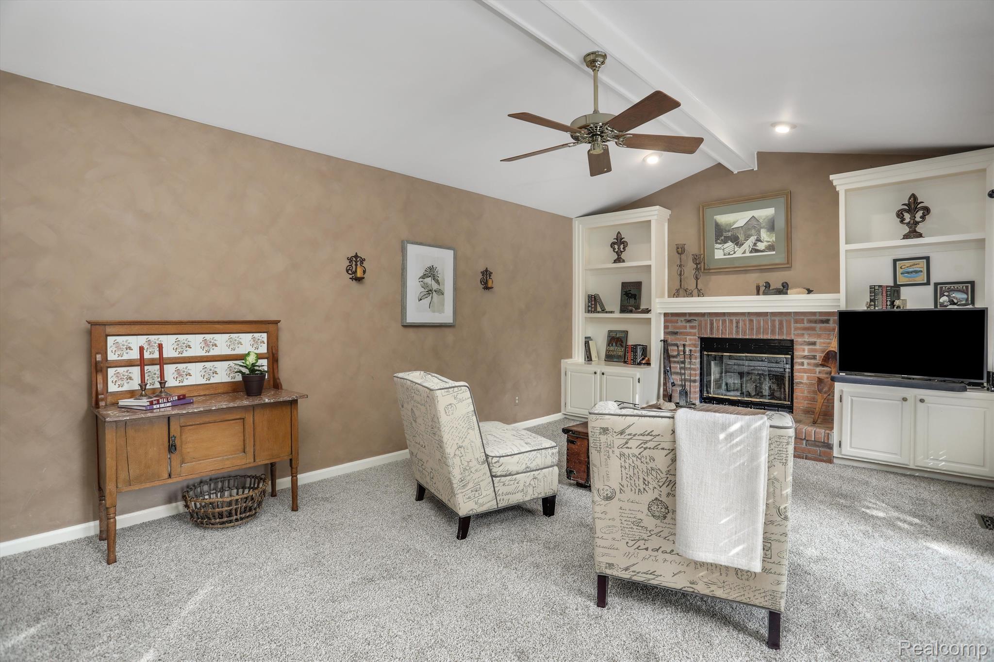 2289 Huntington Drive