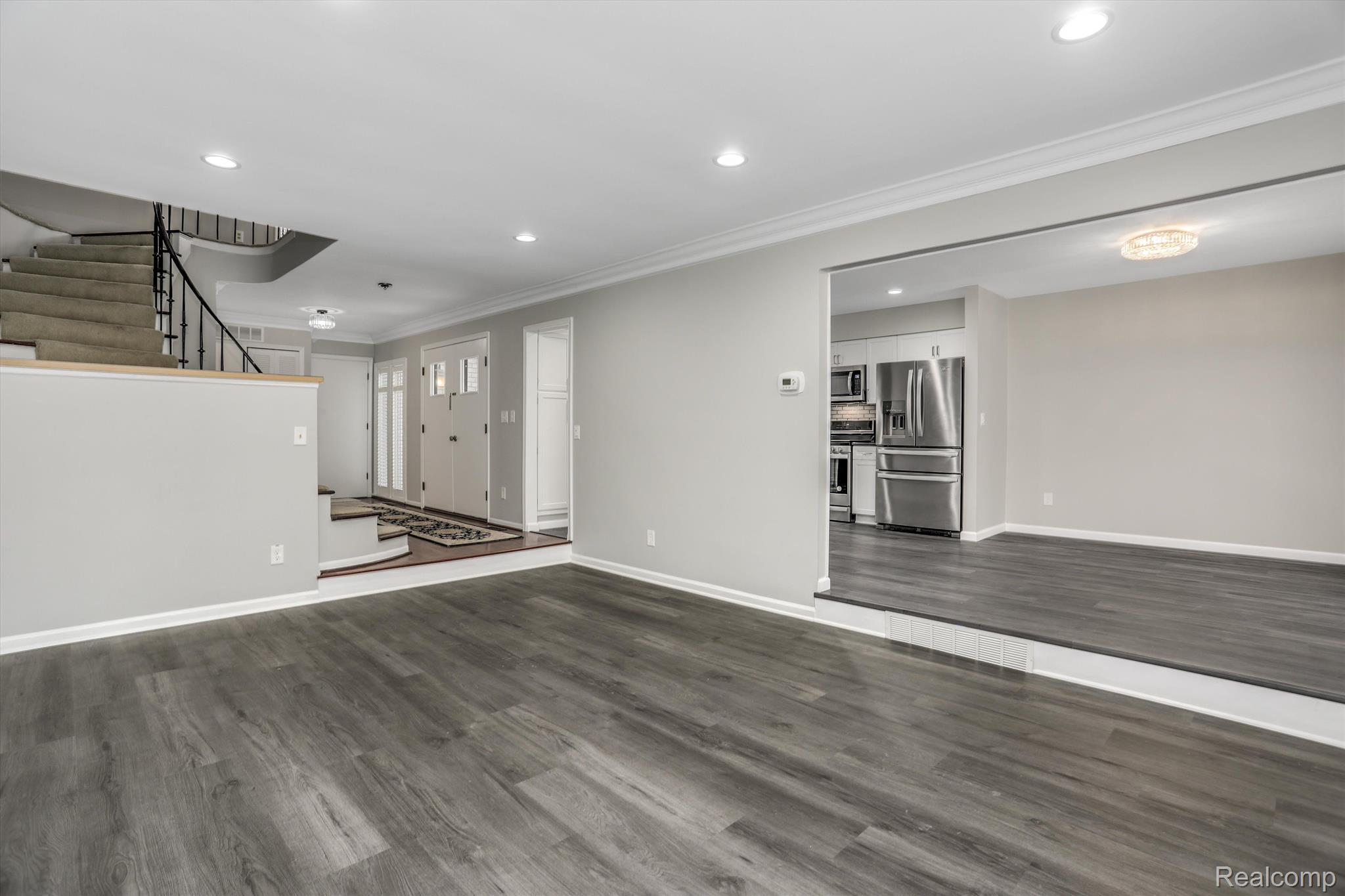 1215 Oakwood Court