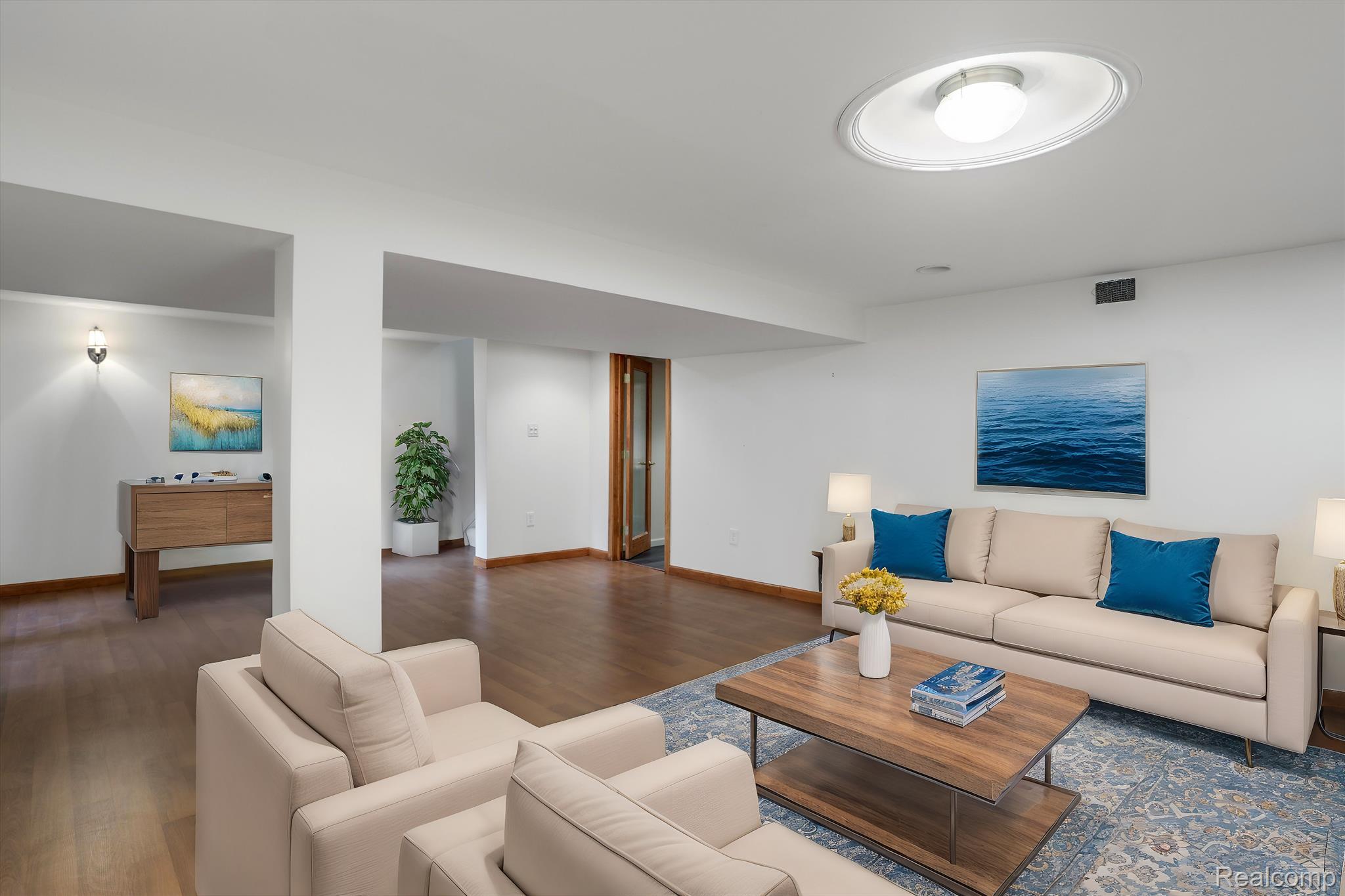 1215 Oakwood Court