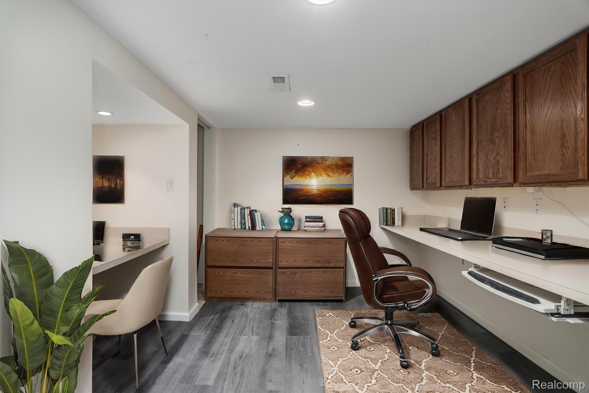 1215 Oakwood Court