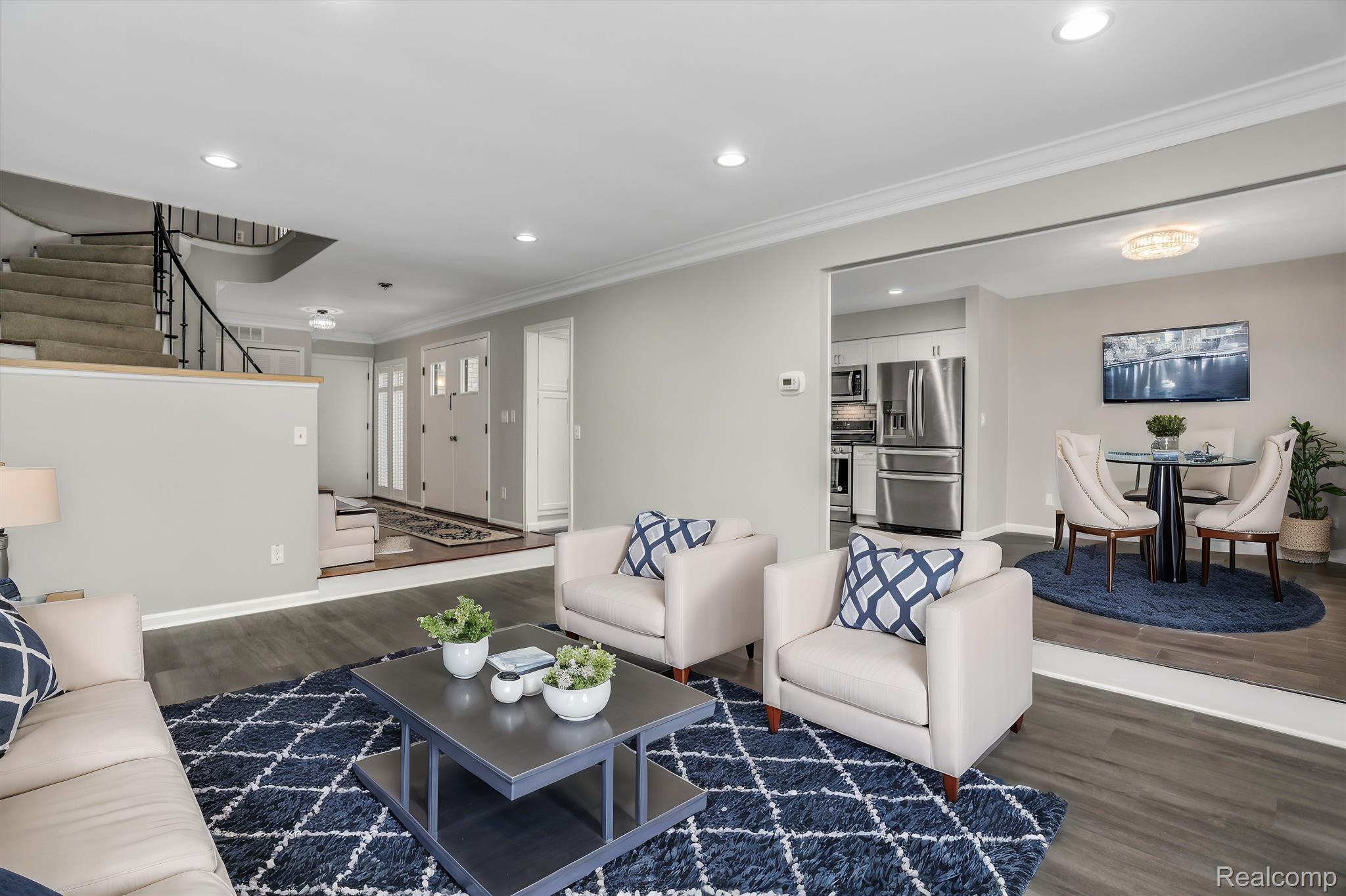 1215 Oakwood Court