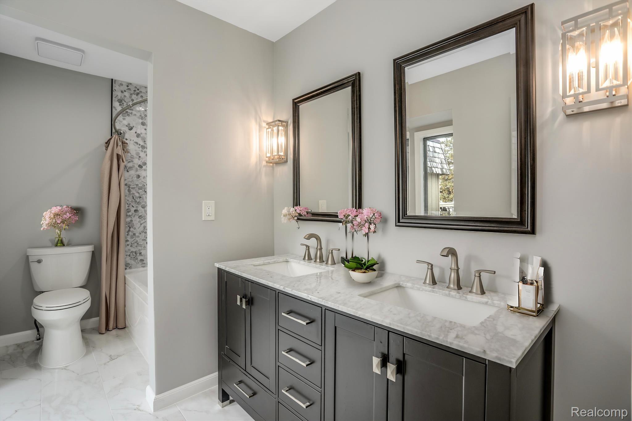 1215 Oakwood Court