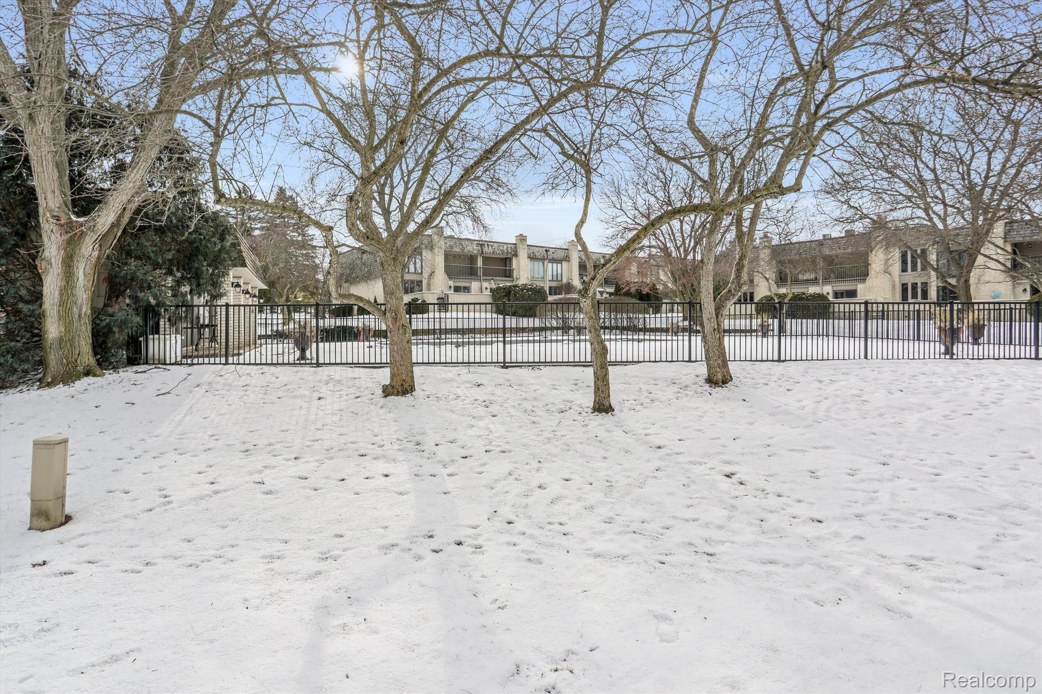 1215 Oakwood Court