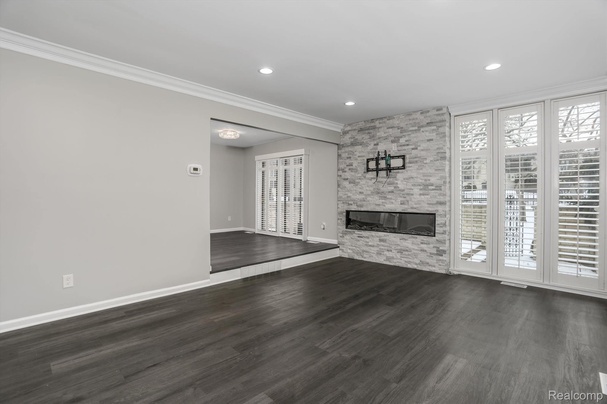 1215 Oakwood Court