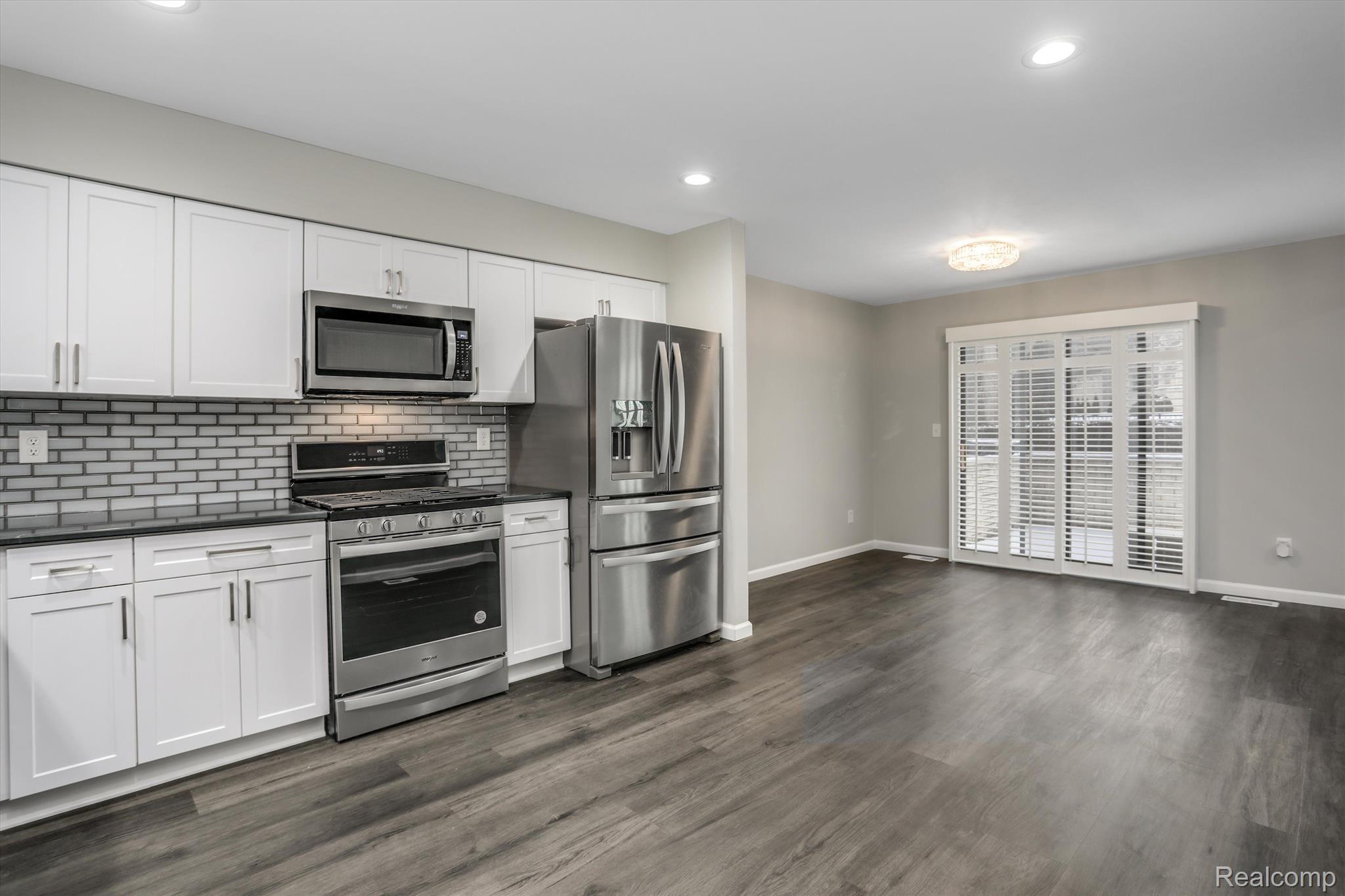 1215 Oakwood Court