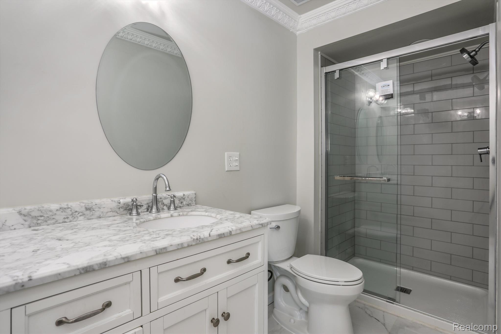 1215 Oakwood Court