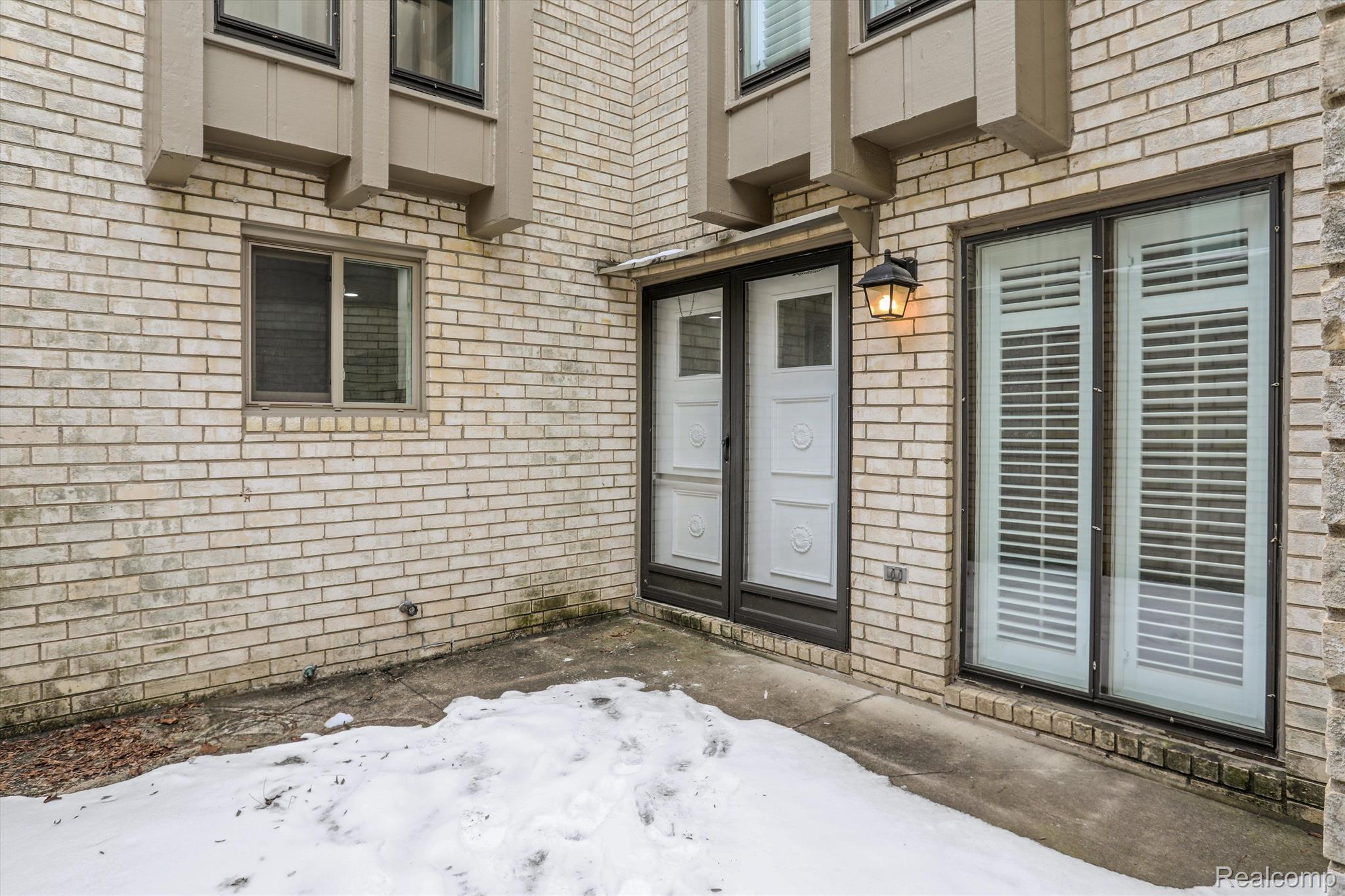 1215 Oakwood Court