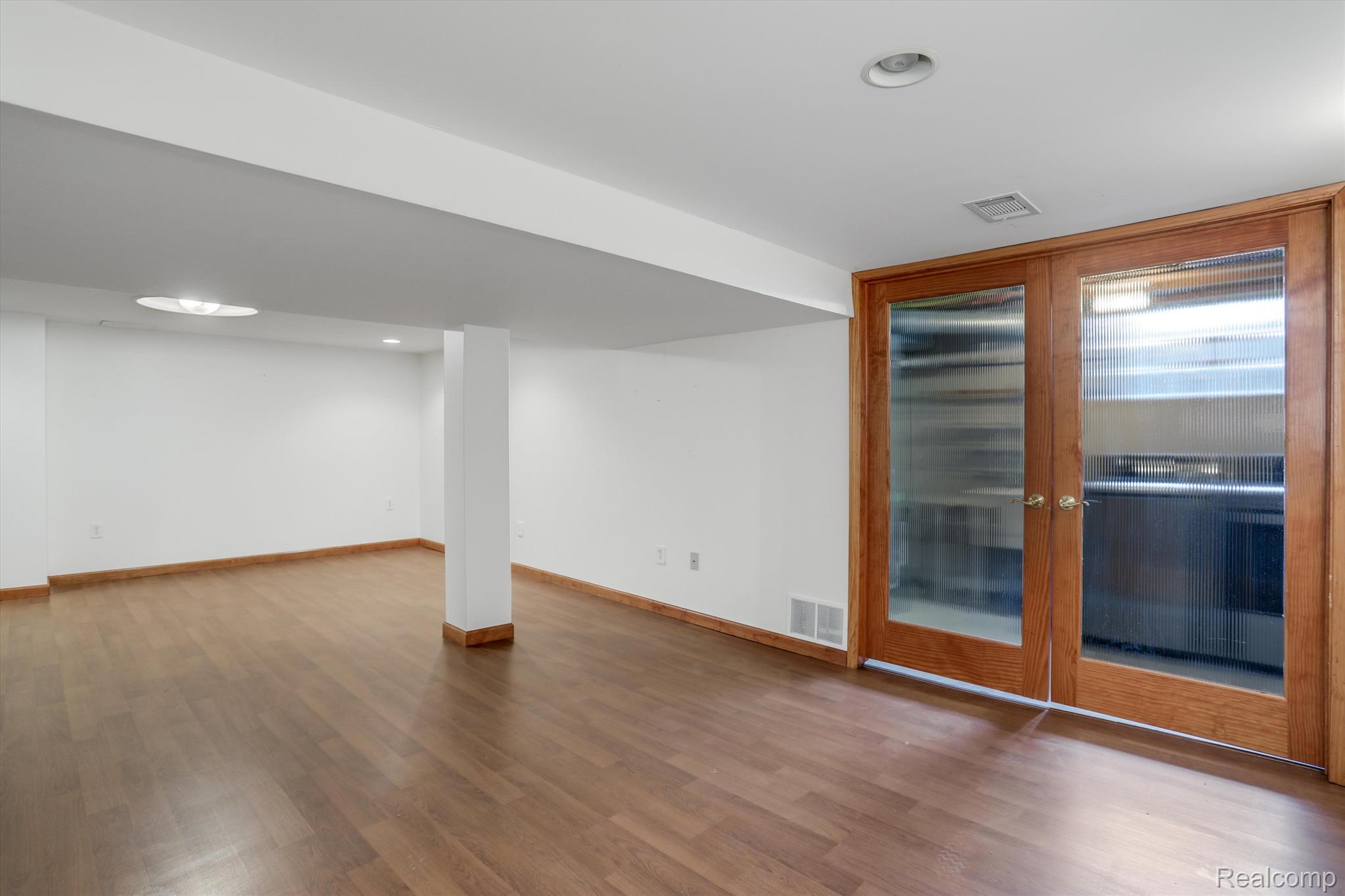 1215 Oakwood Court