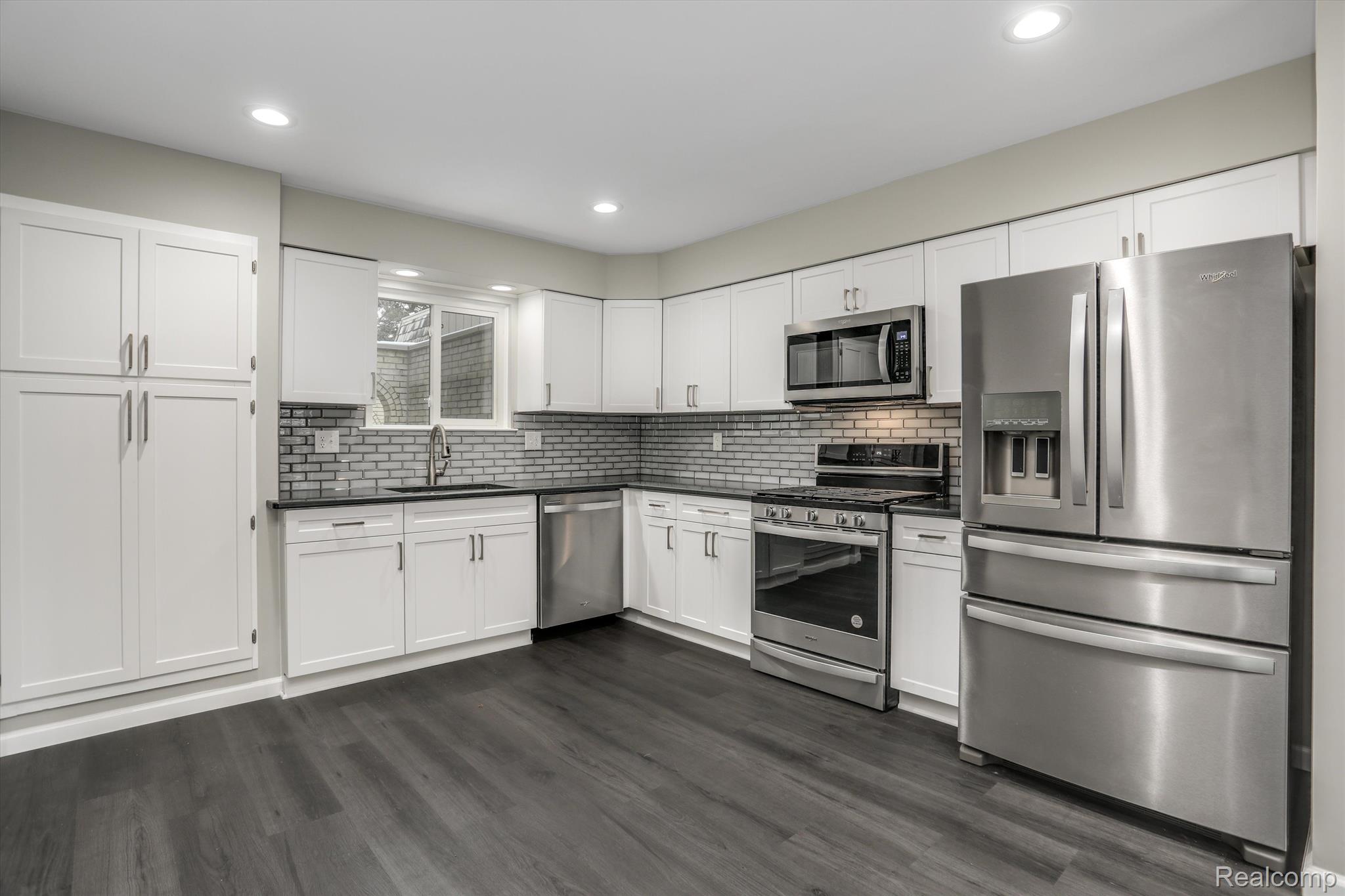 1215 Oakwood Court
