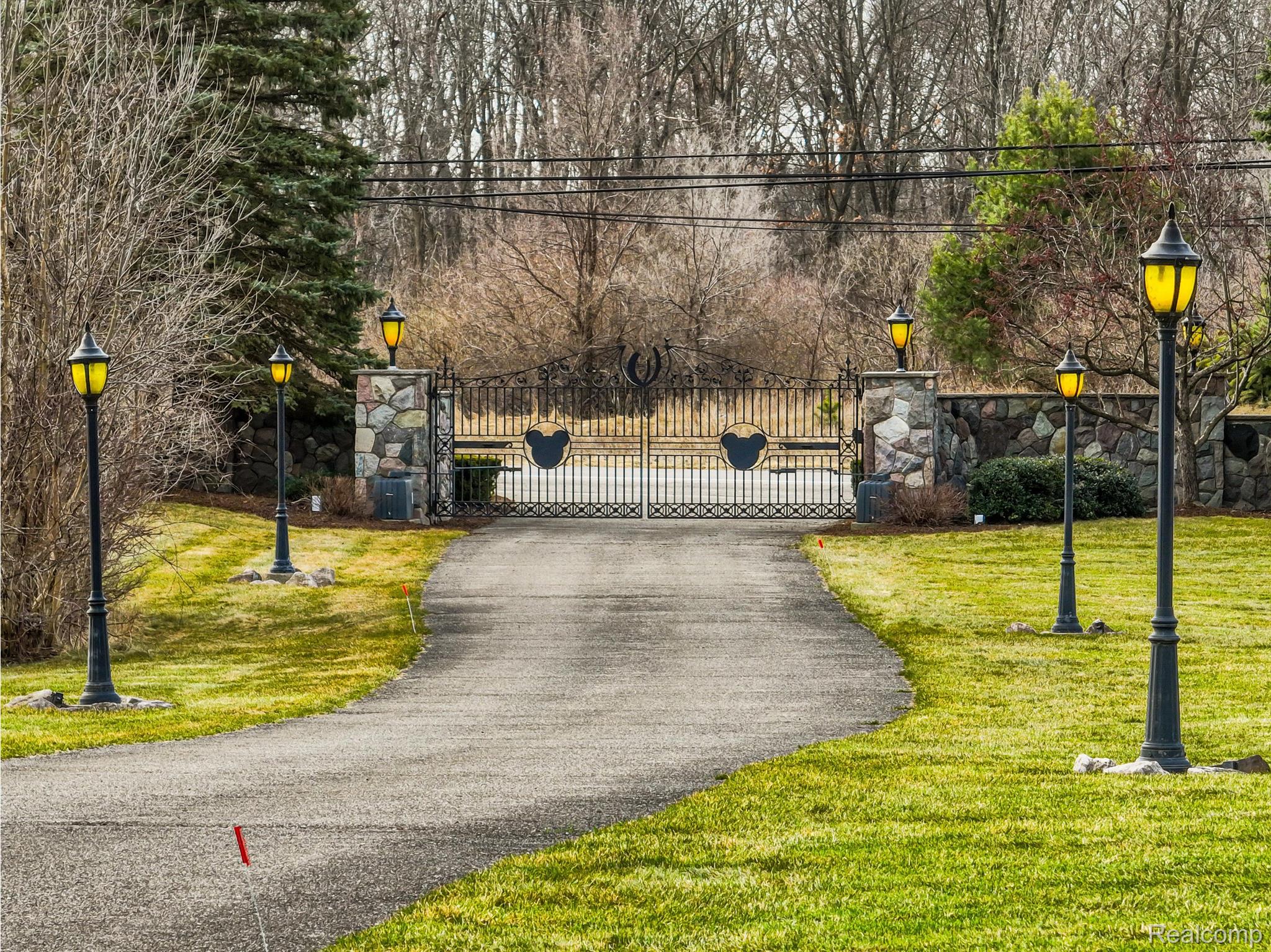 1401 E Silverbell Road