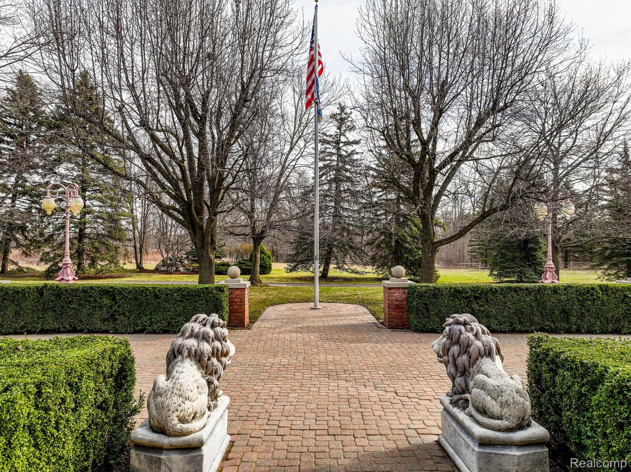 1401 E Silverbell Road