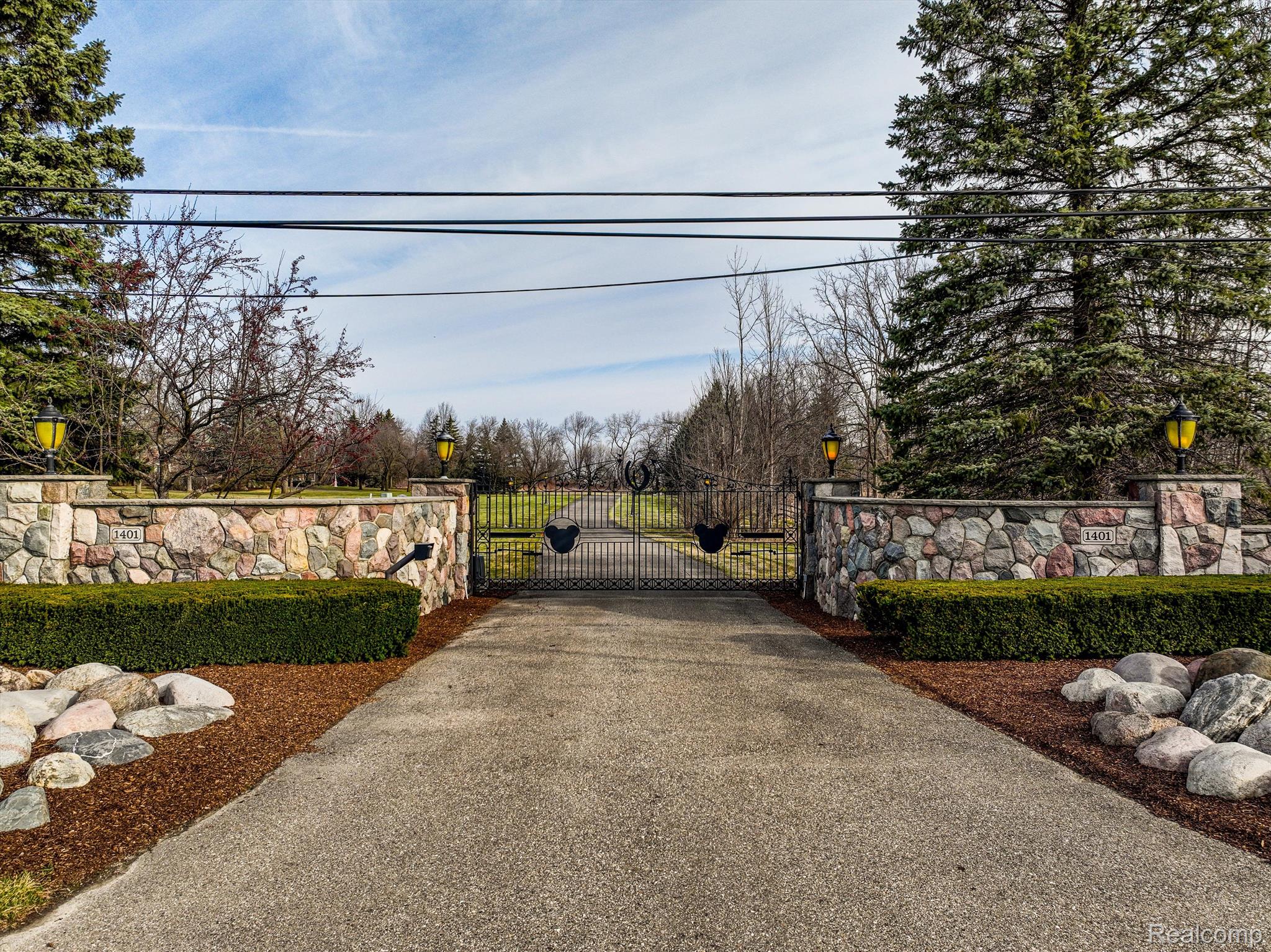 1401 E Silverbell Road