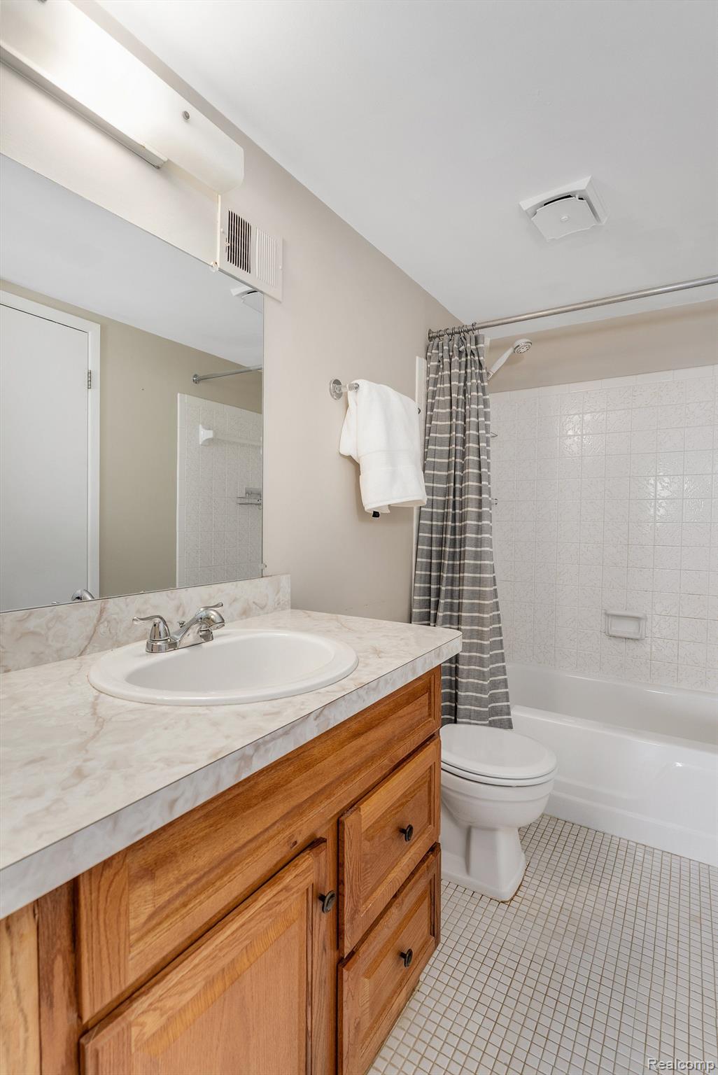 1693 Riverside Drive 5