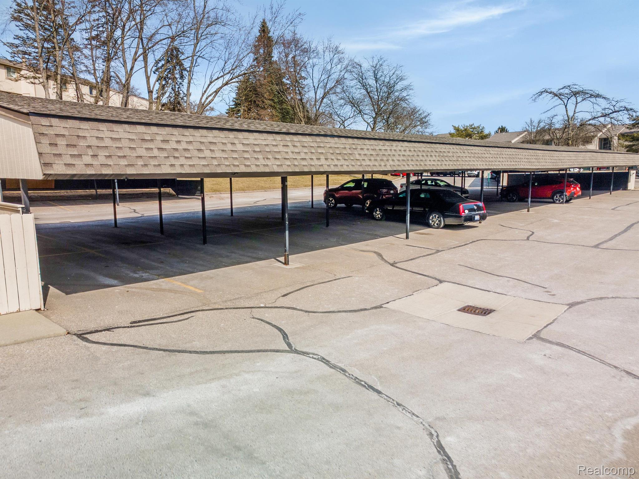 1693 Riverside Drive 5