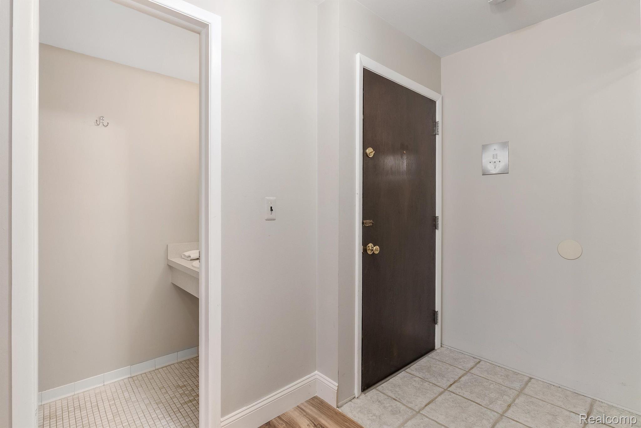 1693 Riverside Drive 5