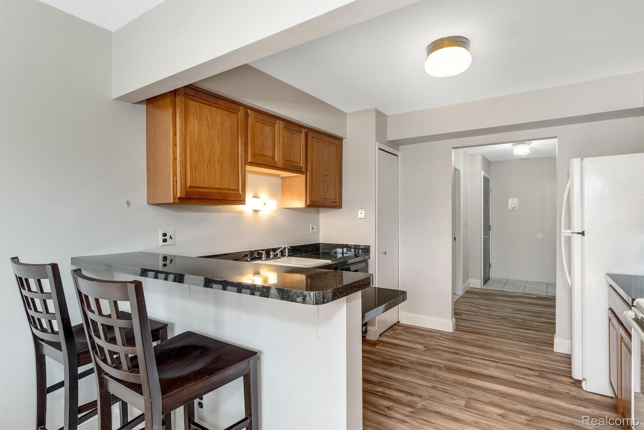 1693 Riverside Drive 5