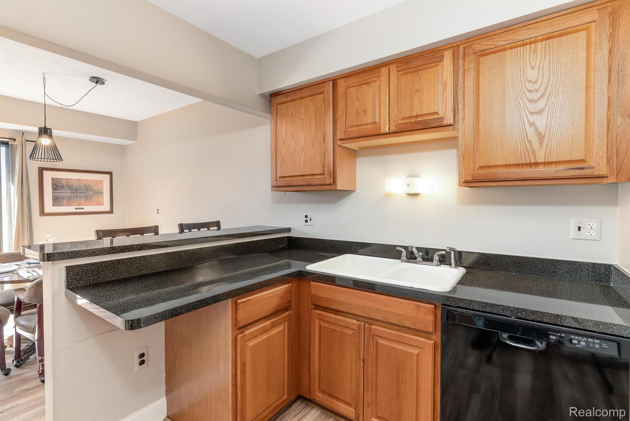1693 Riverside Drive 5