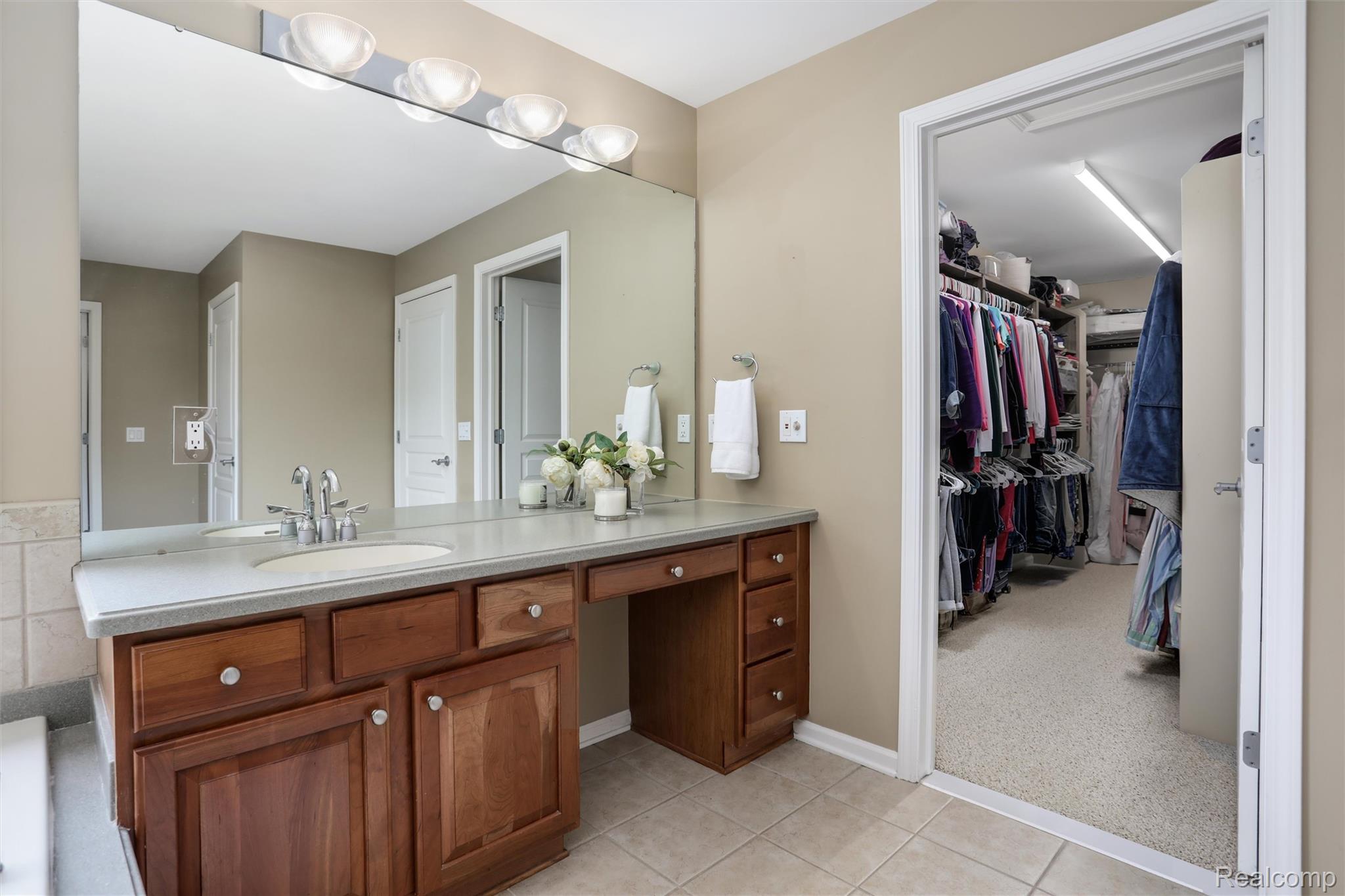 5687 Stonehaven Blvd