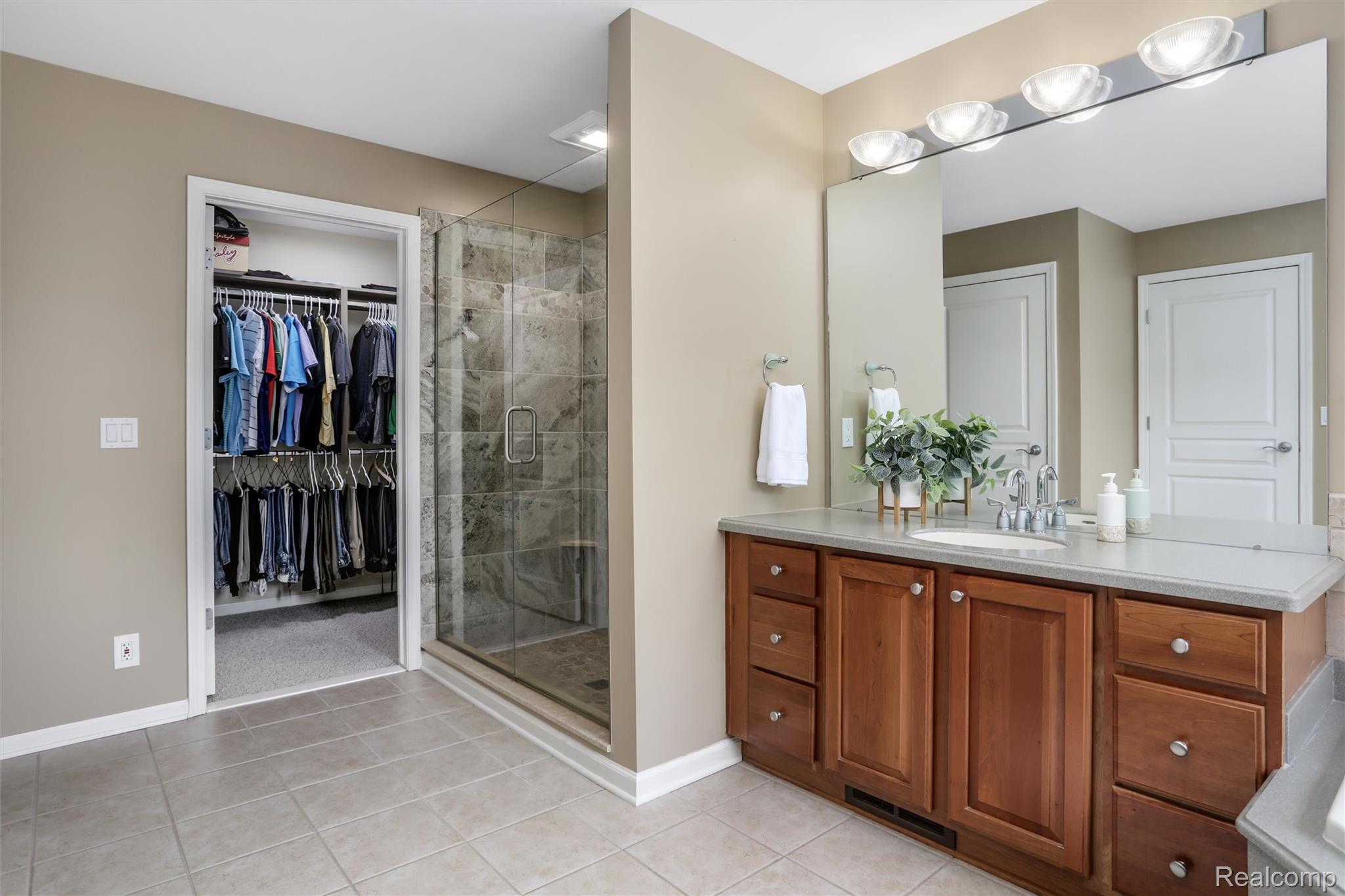 5687 Stonehaven Blvd