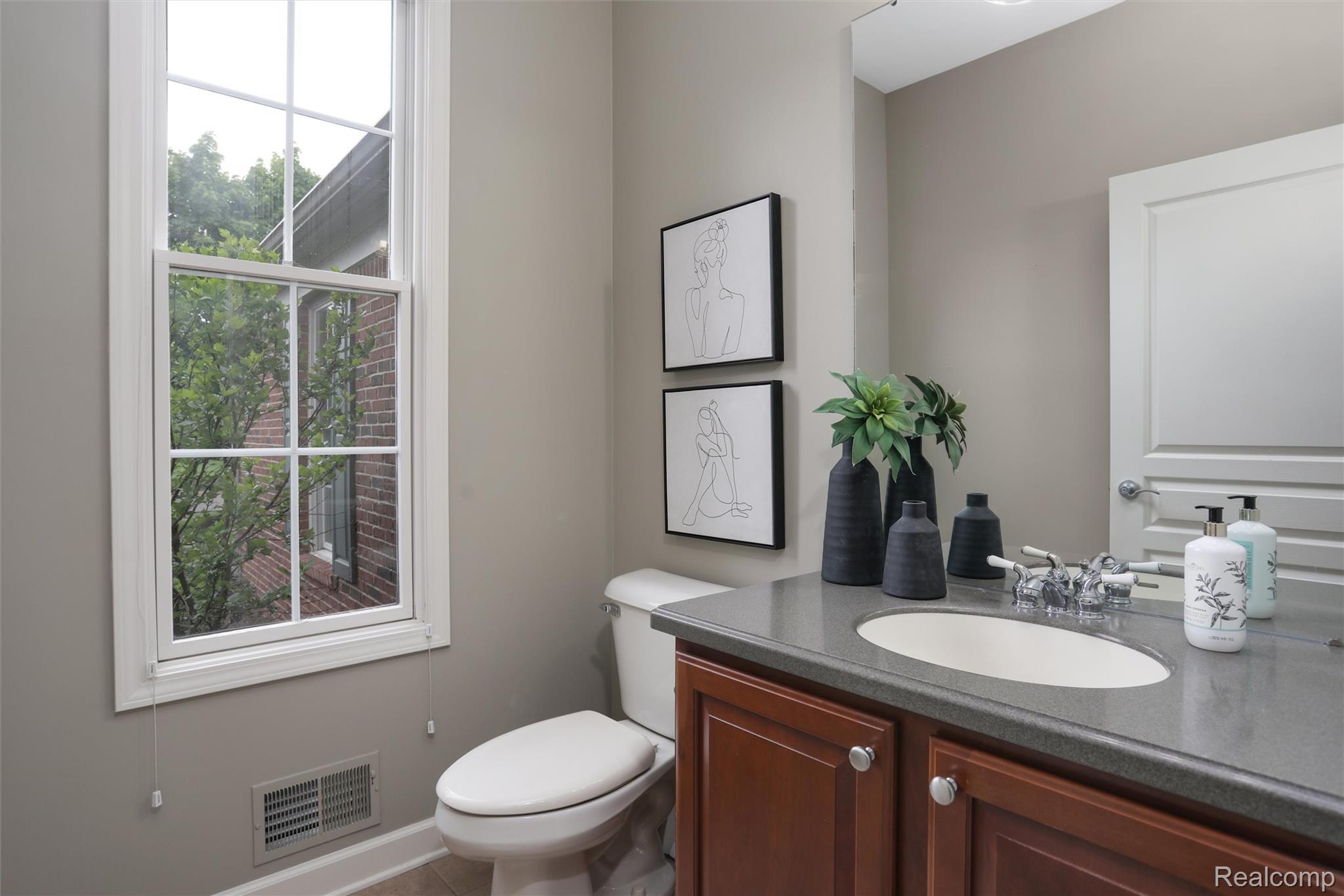 5687 Stonehaven Blvd