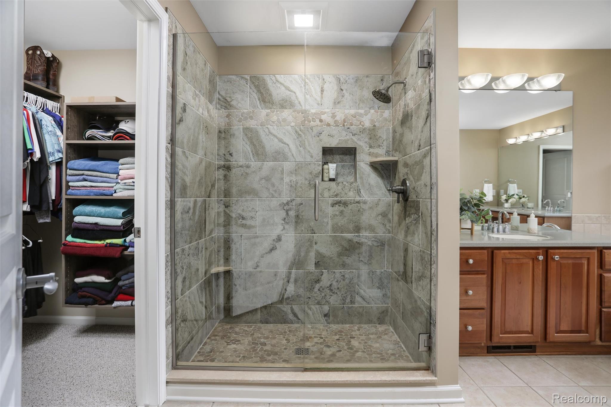 5687 Stonehaven Blvd