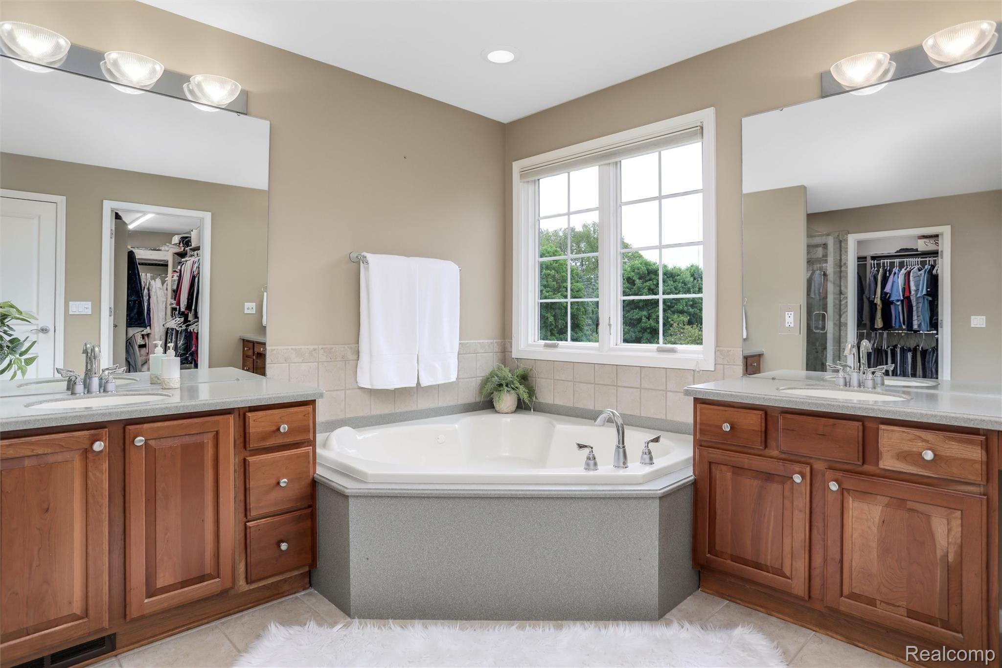 5687 Stonehaven Blvd