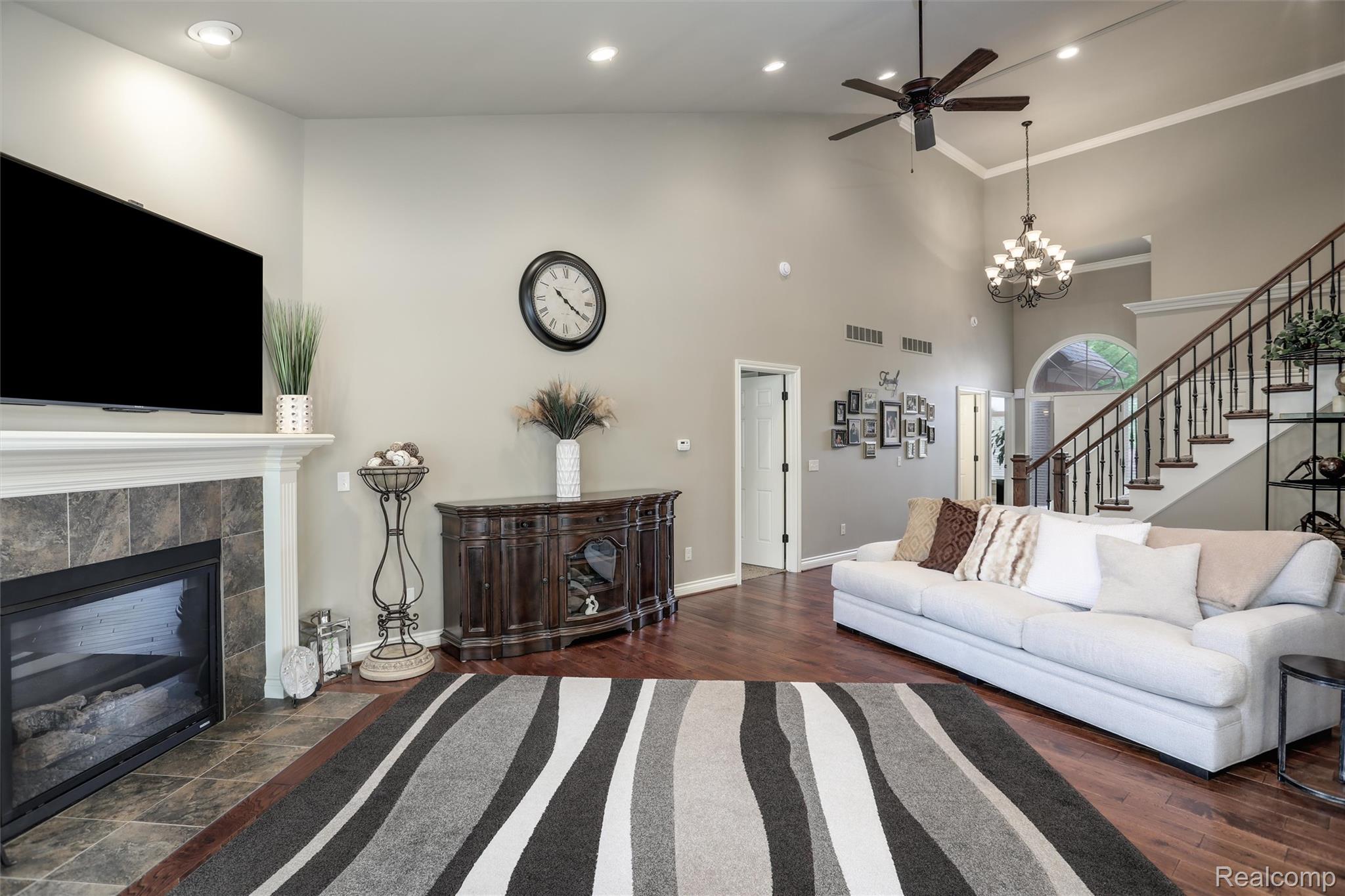 2807 Kentwood Drive