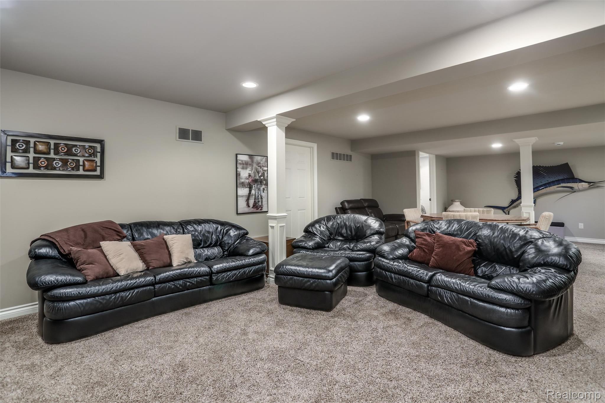 2807 Kentwood Drive