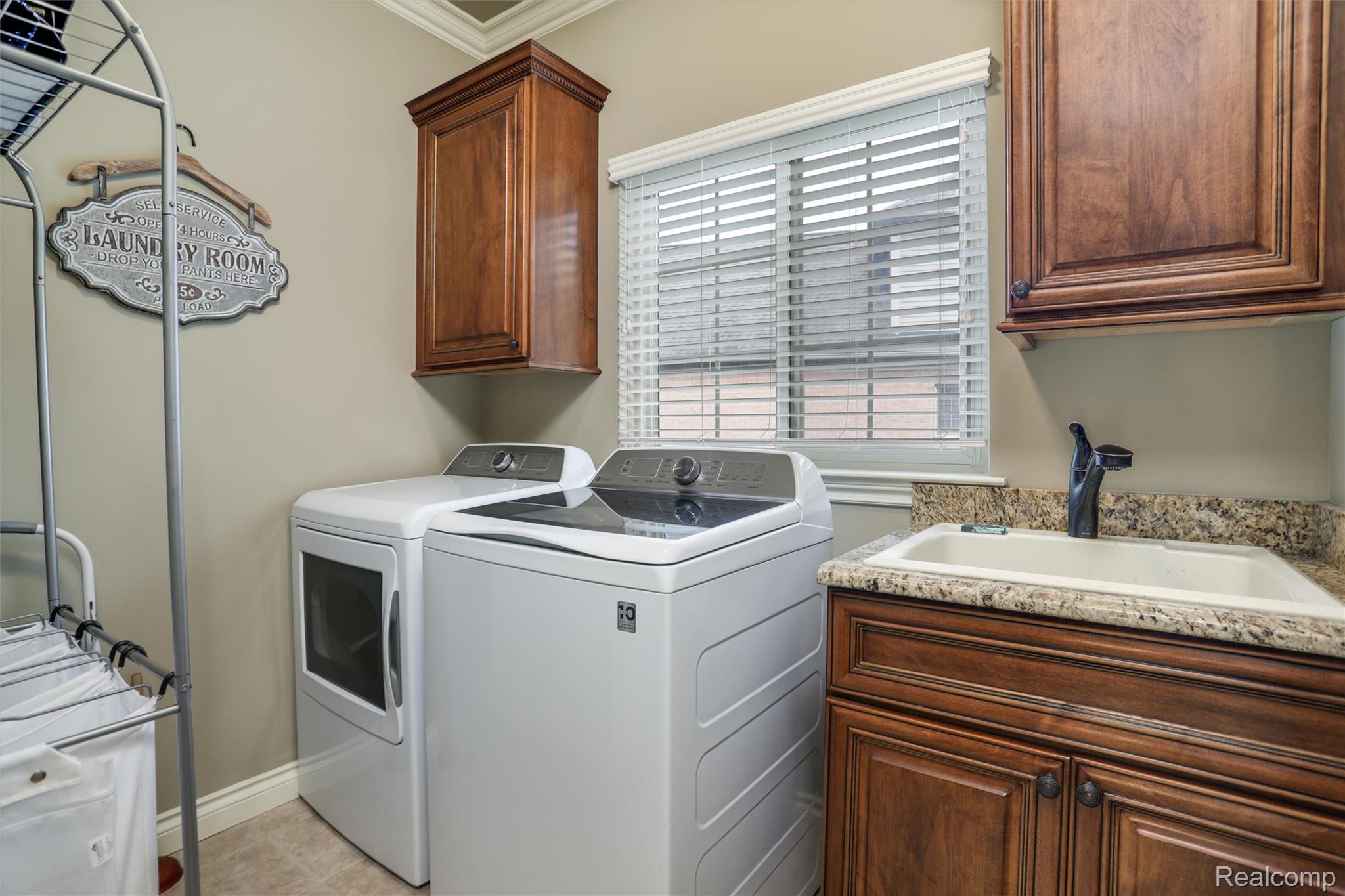 2807 Kentwood Drive