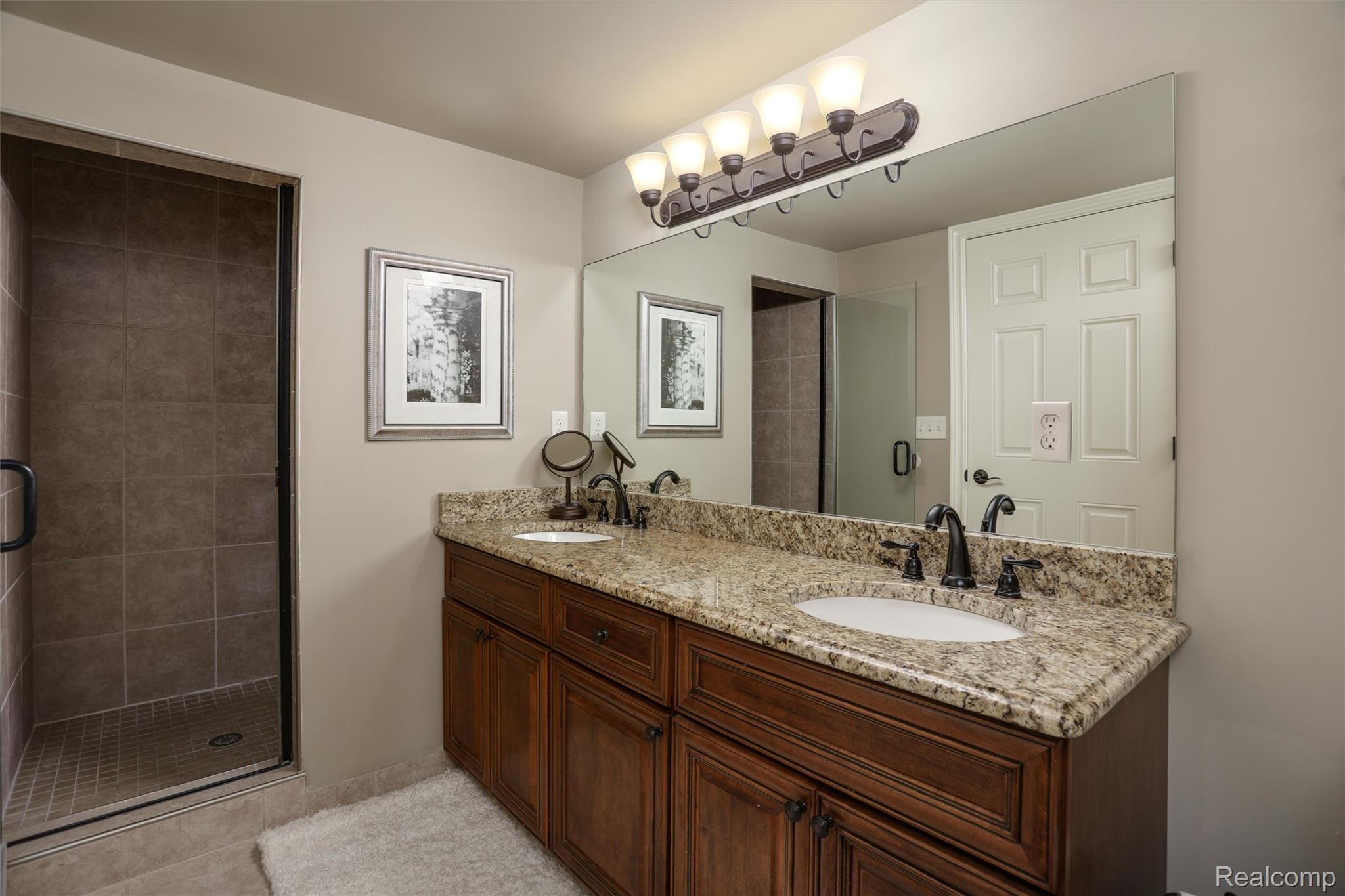 2807 Kentwood Drive