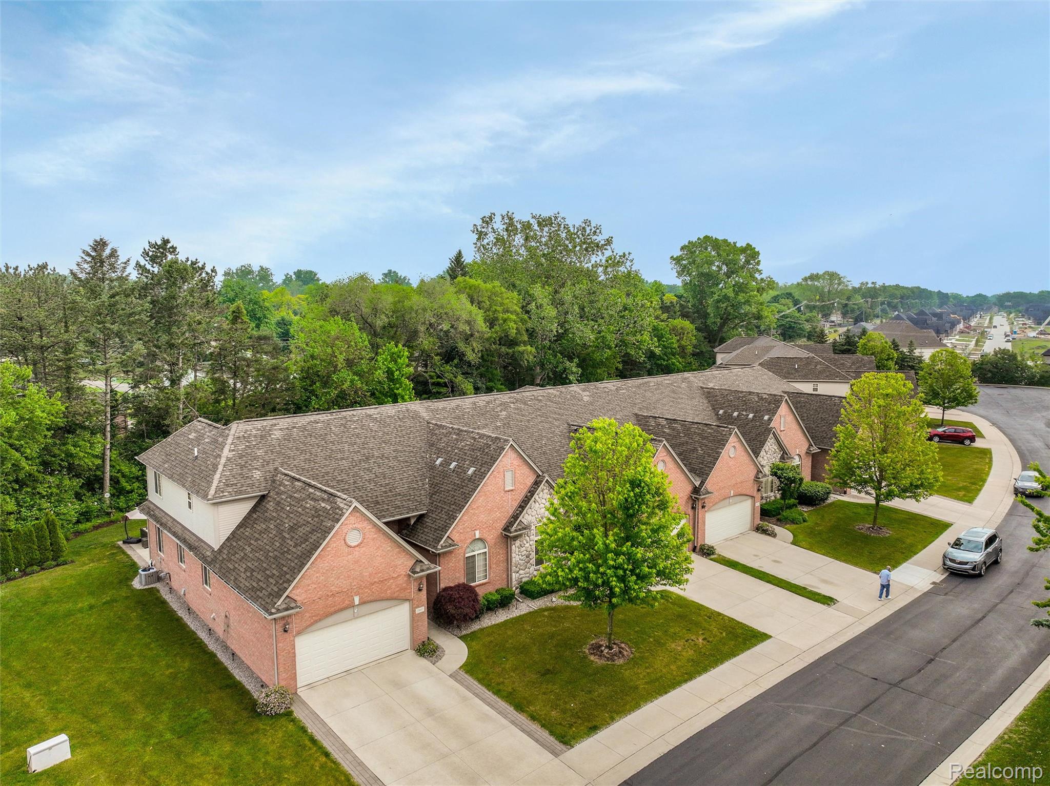 2807 Kentwood Drive