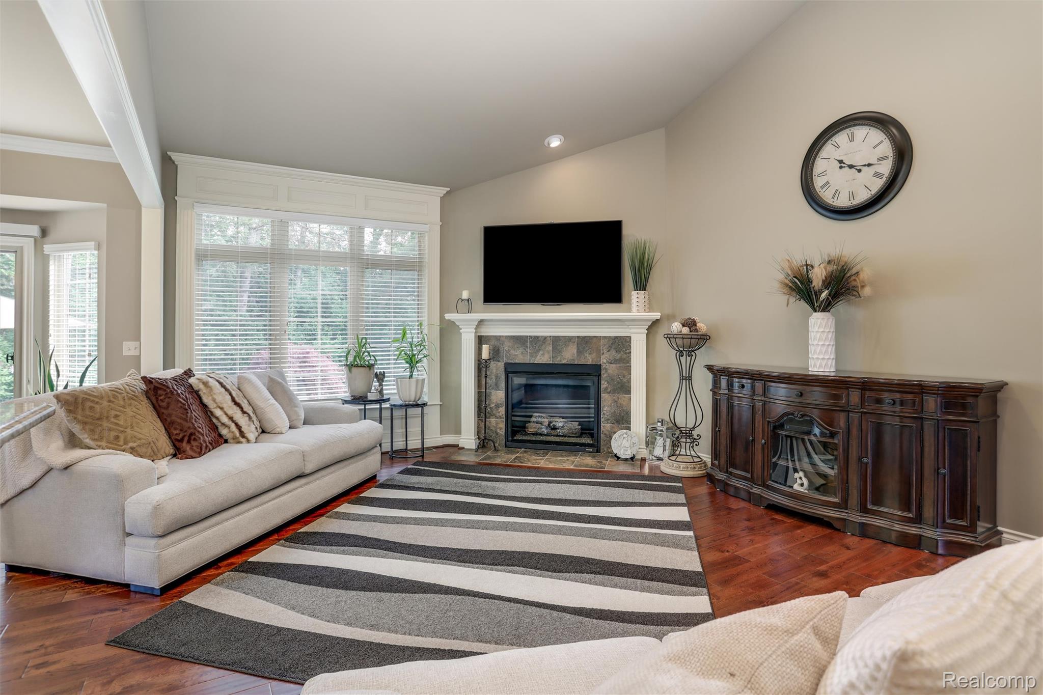 2807 Kentwood Drive