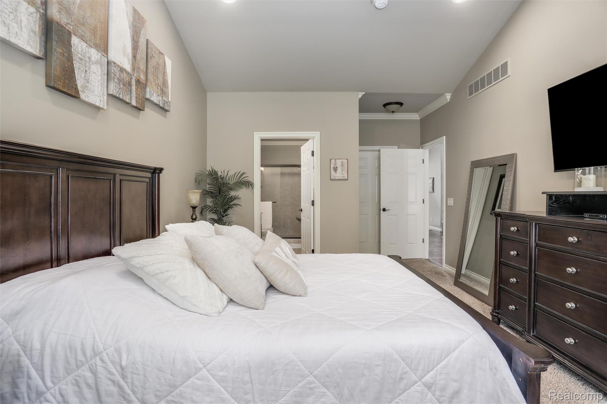 2807 Kentwood Drive