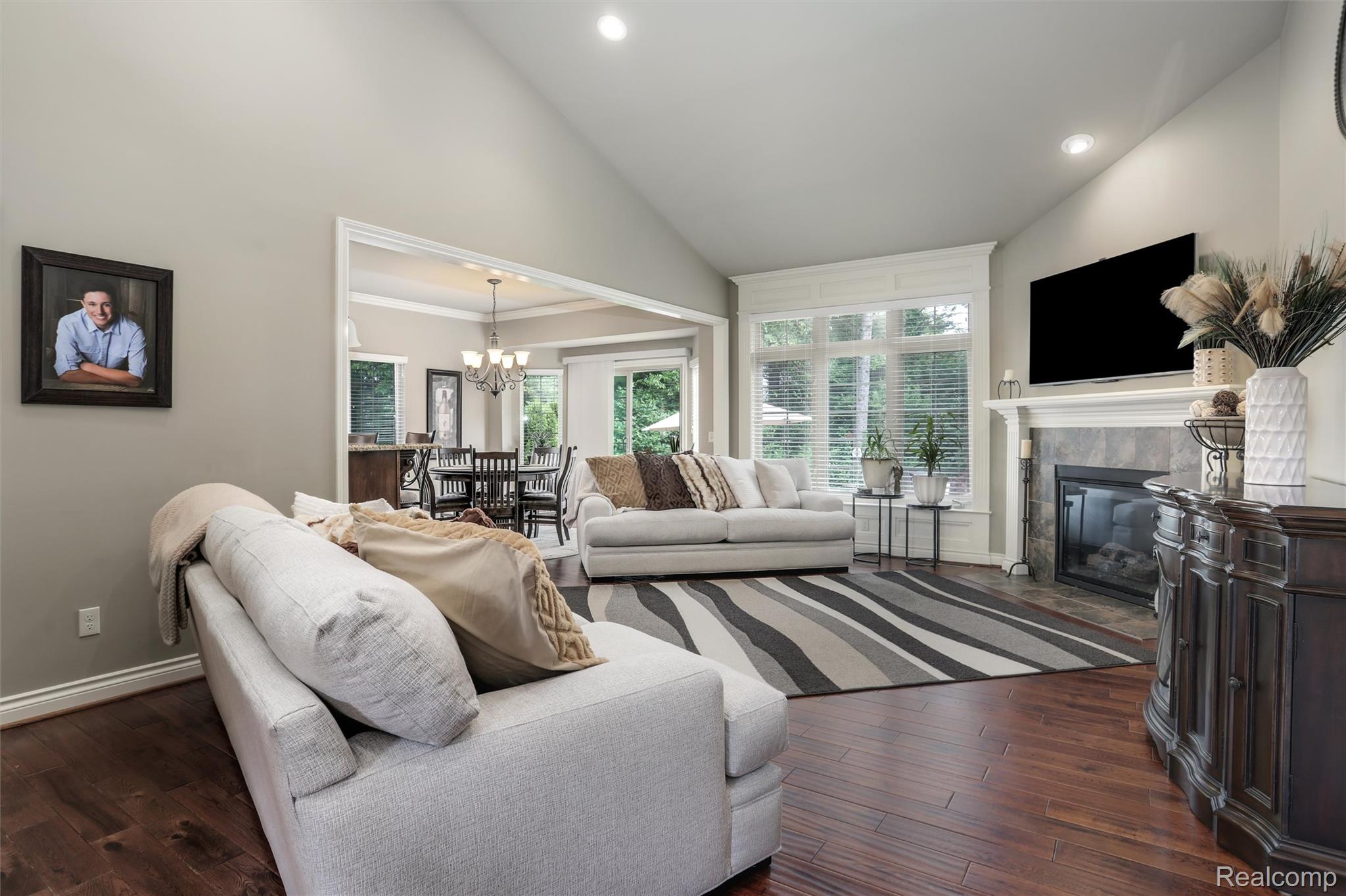 2807 Kentwood Drive