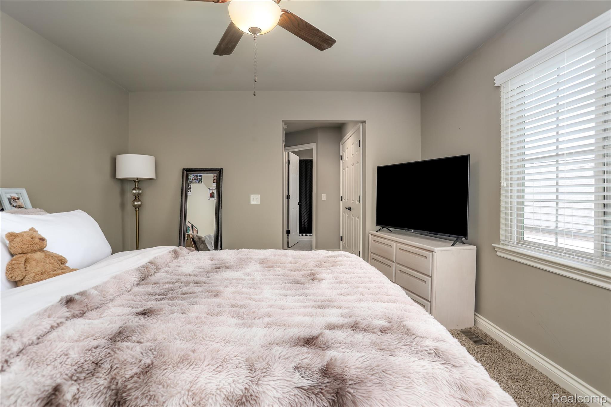 2807 Kentwood Drive